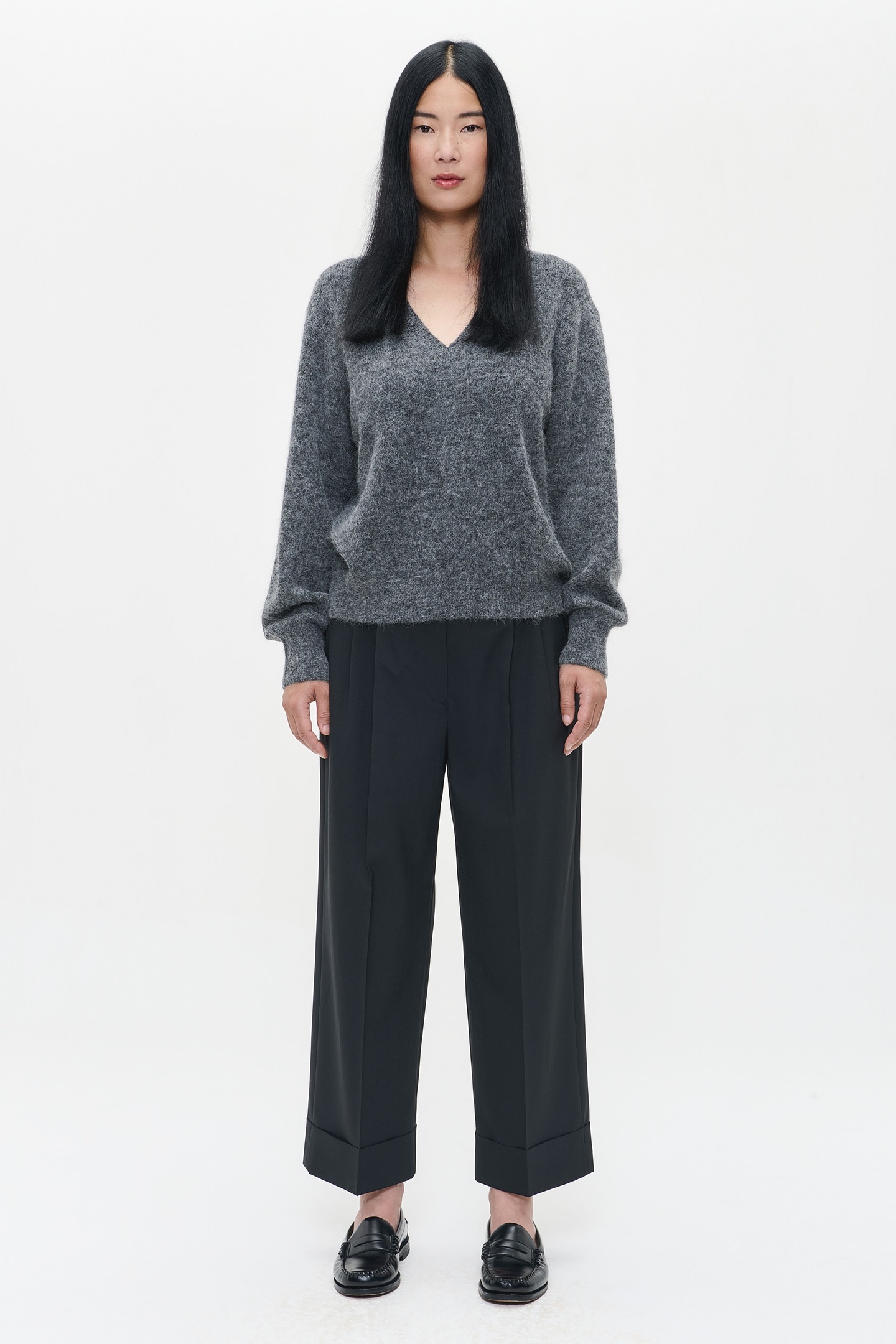 ALPACA RELAXED V-NECK PULLOVER CHARCOAL 1