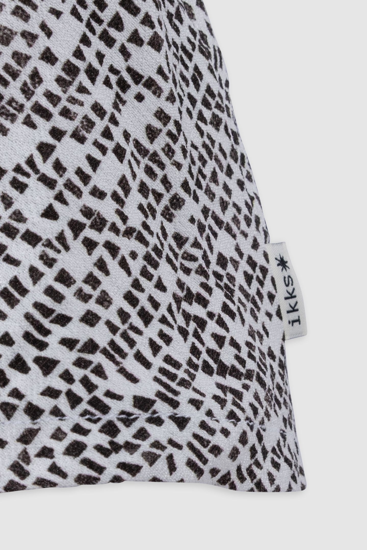 BLACK GRAPHIC PRINT CAMISOLE 5