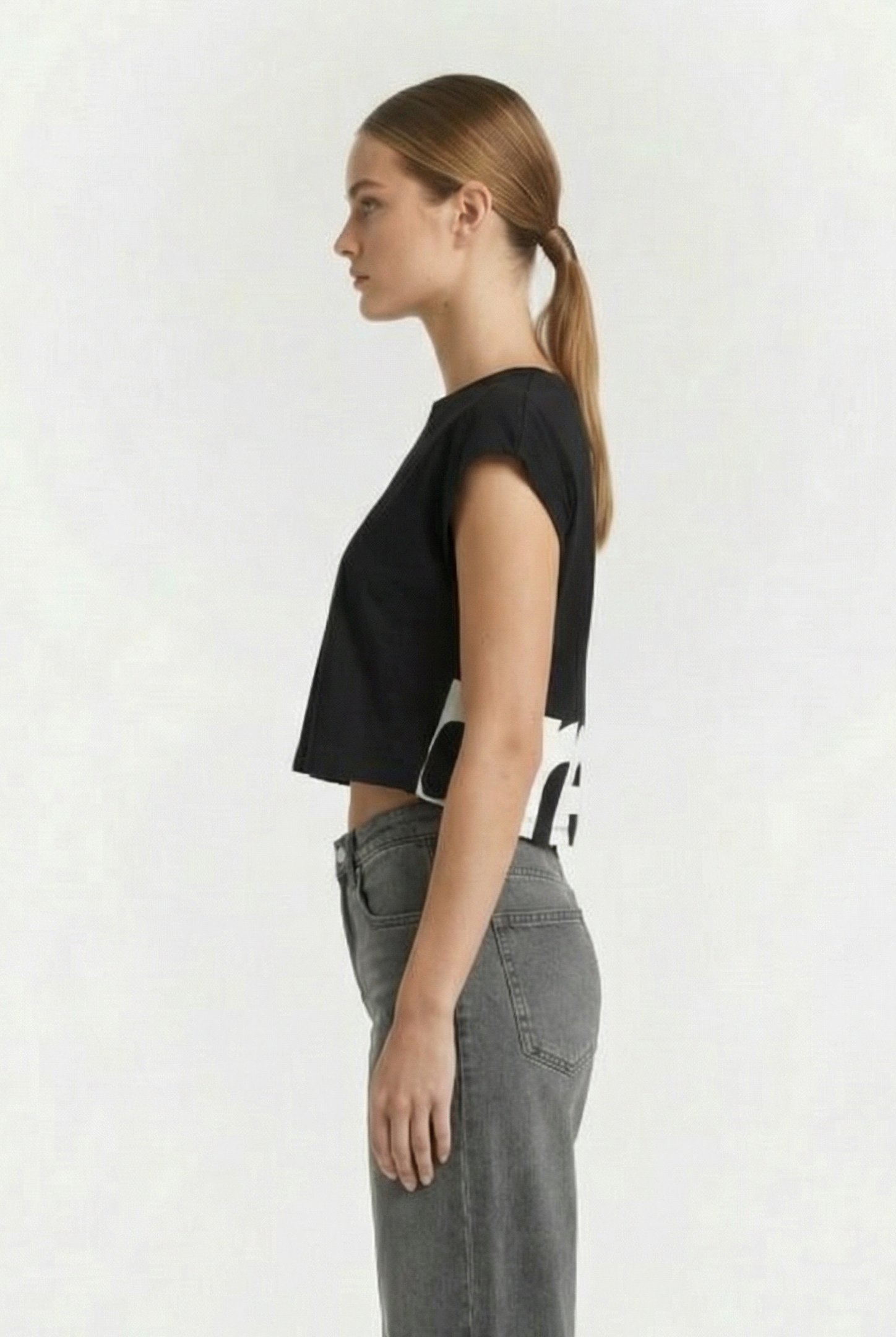 WOMEN'S ARENA LOGO CROP TEE BLACK-WHITE 3