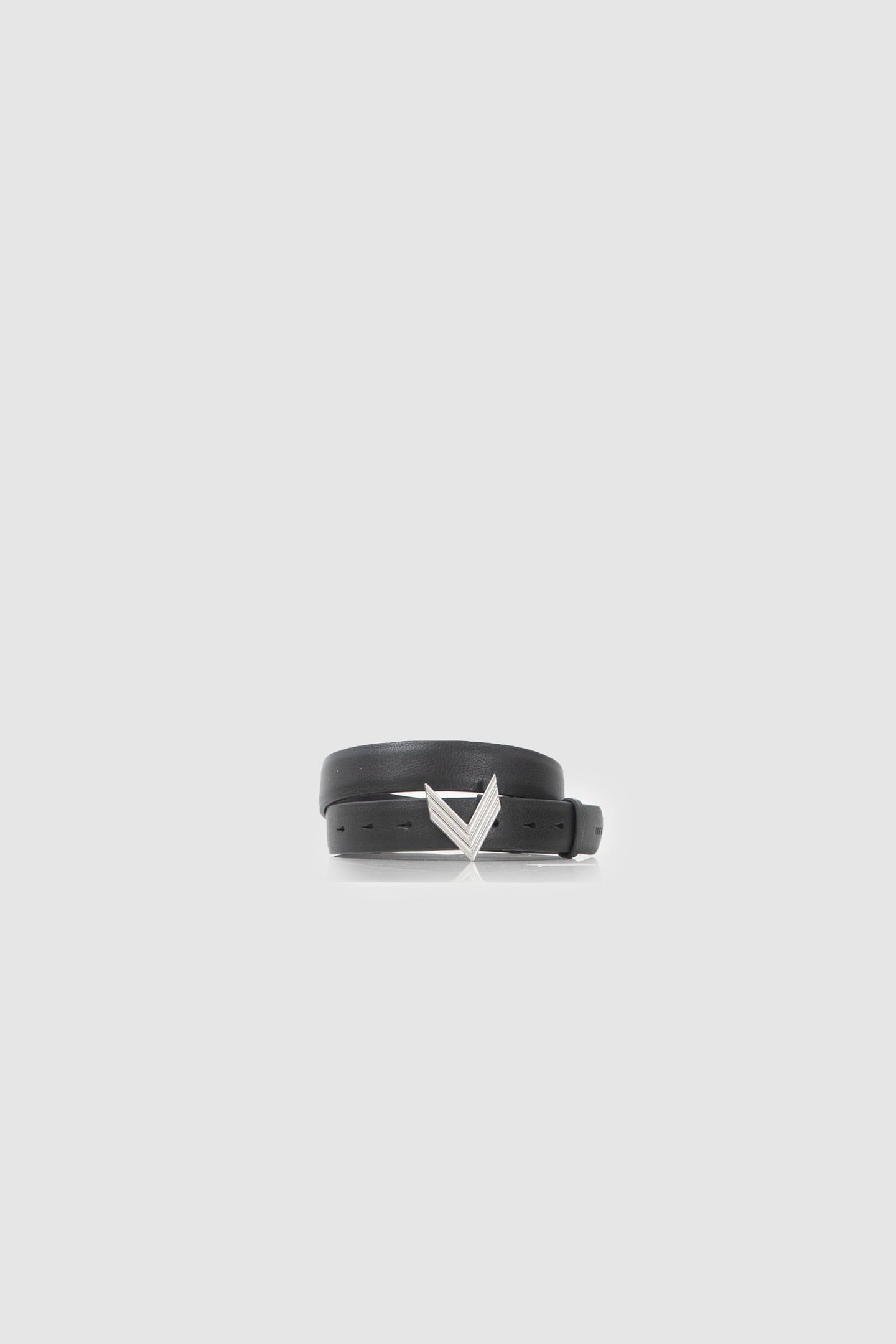 BLACK LEATHER BELT WITH ICONIC CHEVRON BUCKLE 1
