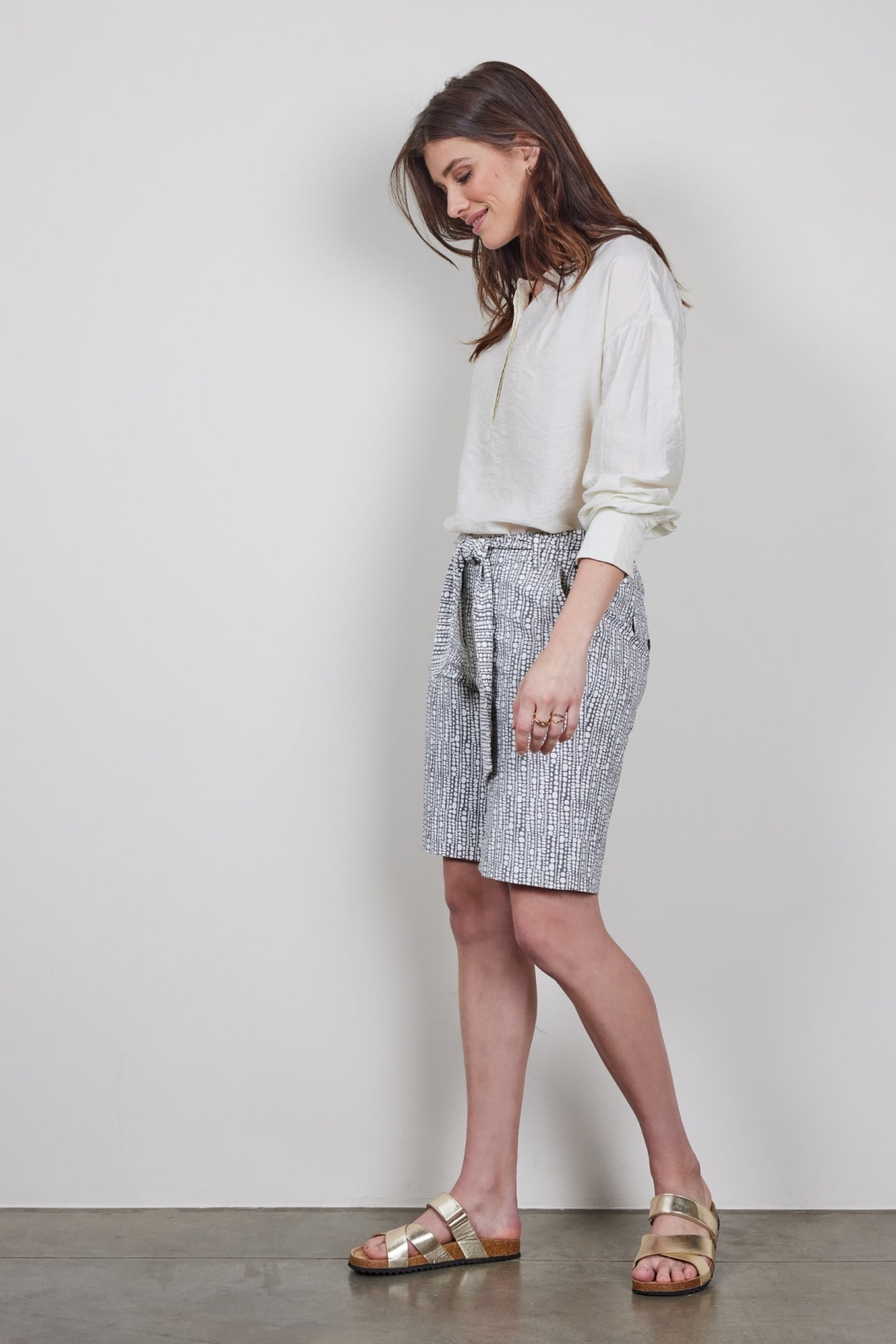 TRAVEL BERMUDA URBAN IN DARKSHADOW WITH DOTS IN A ROW PRINT 4