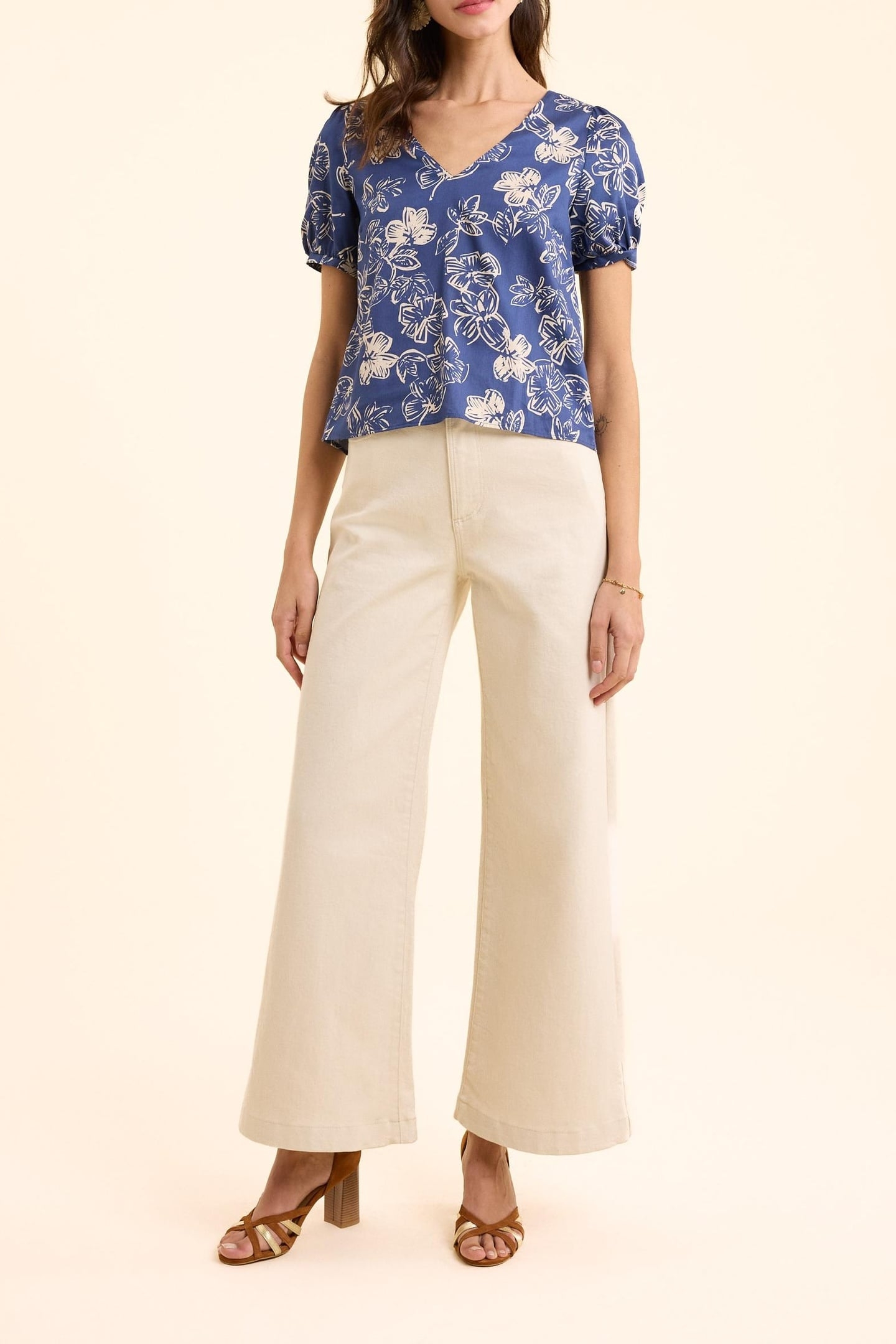 NAVY TOP WITH XL FLORAL PRINT AND BOW ON BACK INDIGO 2