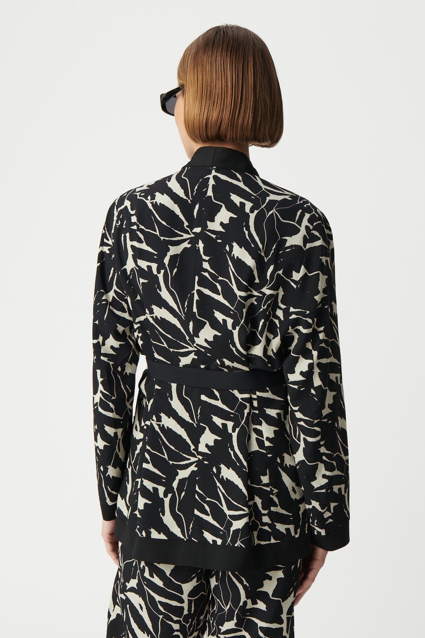 REVERSIBLE BLACK ZEBRA FLOWER PRINT JACKET 4