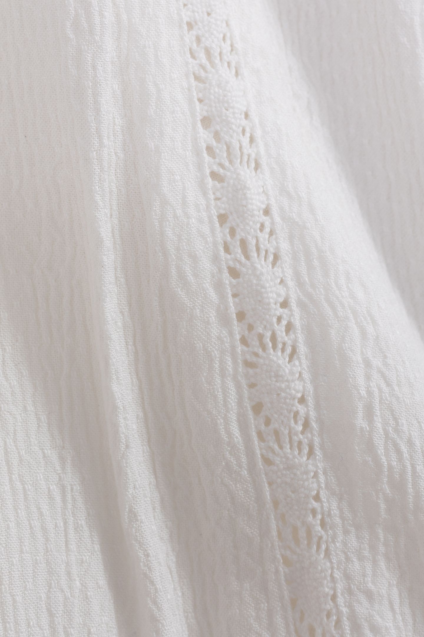 ECRU SHORTS WITH BOHEMIAN LACE DETAILS 7