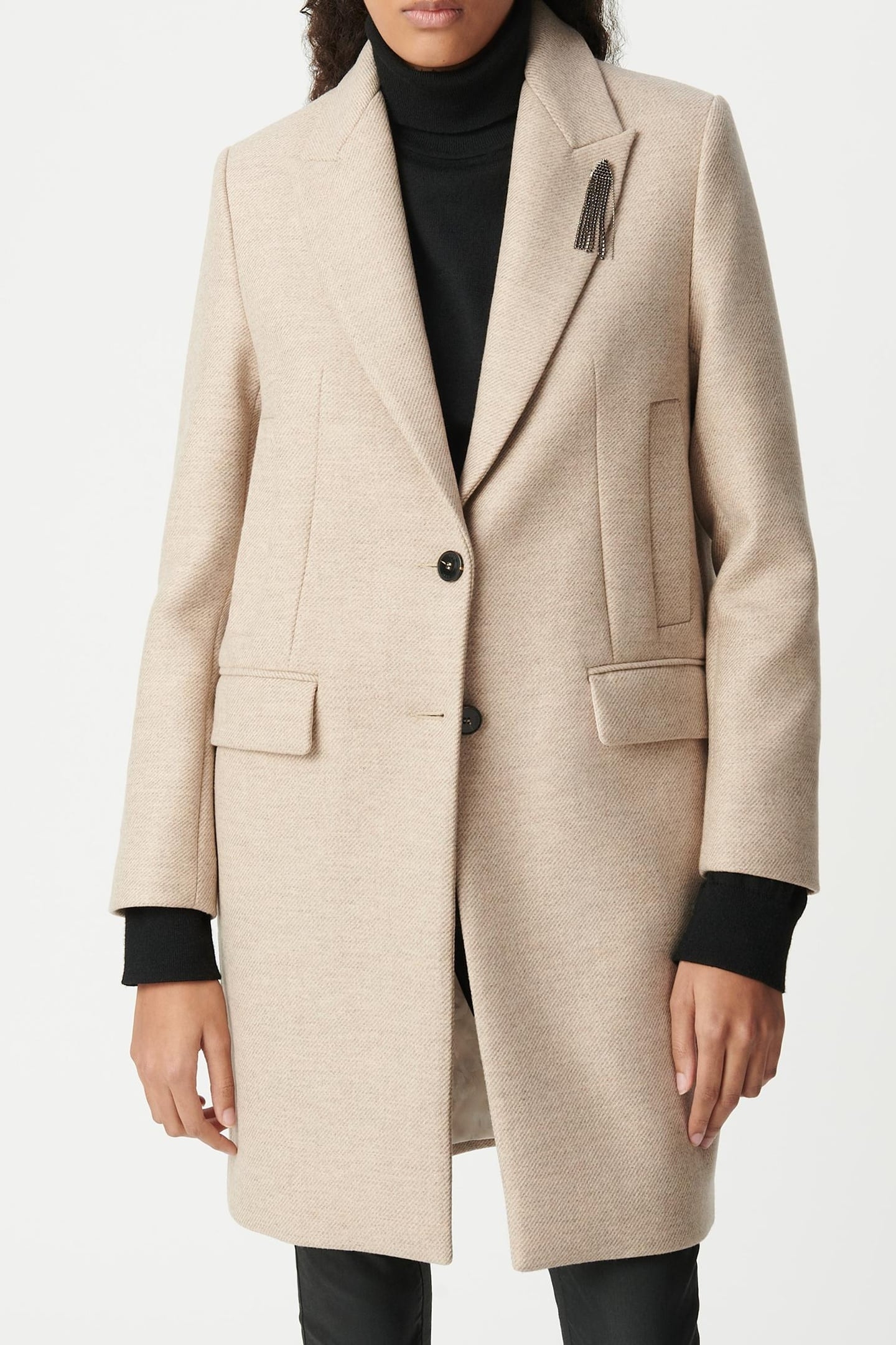 STRAIGHT SESAME COAT DECORATED WITH RHINESTONE BROOCH 2