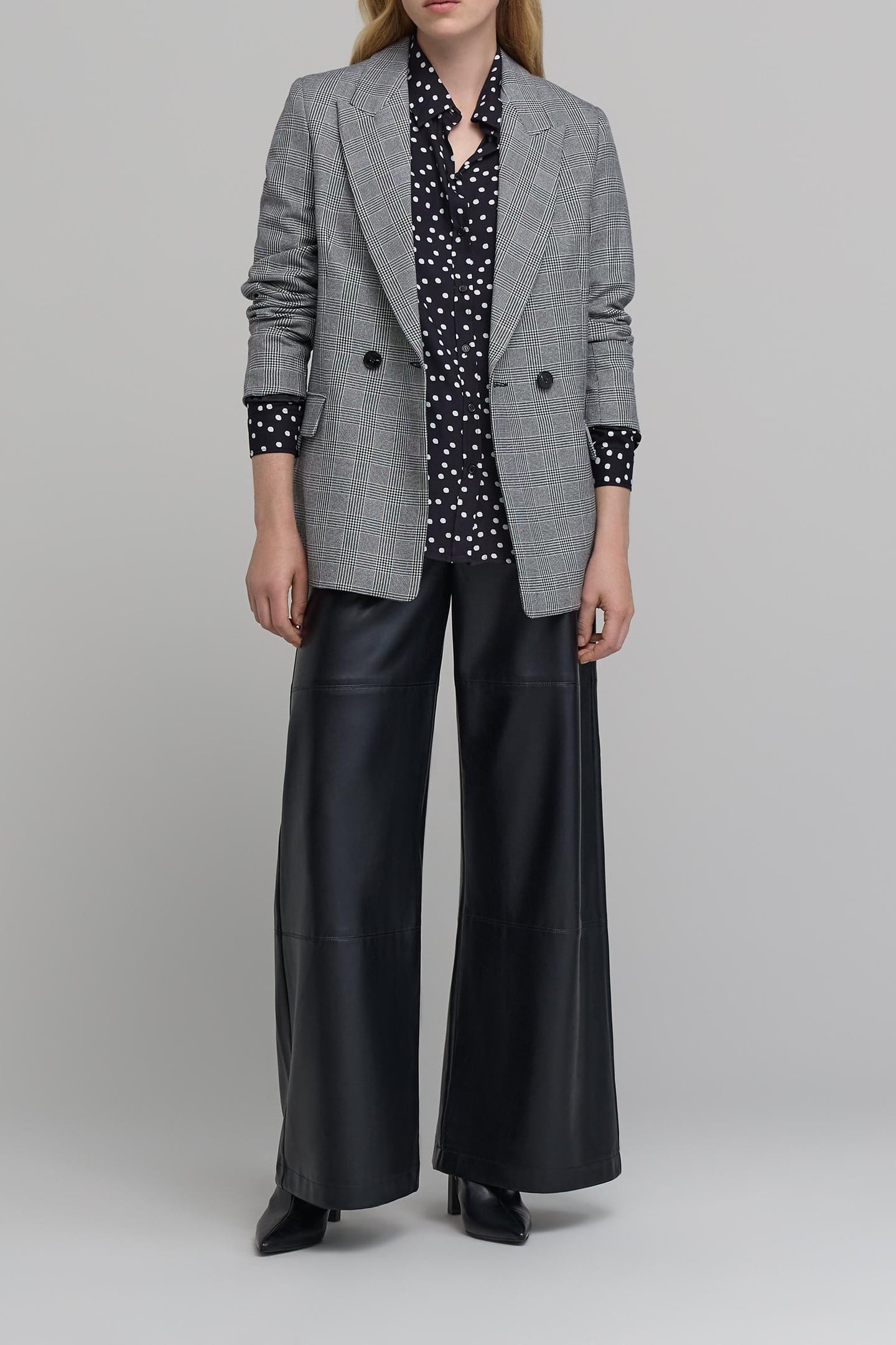 BLACK SHIRT LENZING™ ECOVERO™ POLKA DOT PATTERN 3