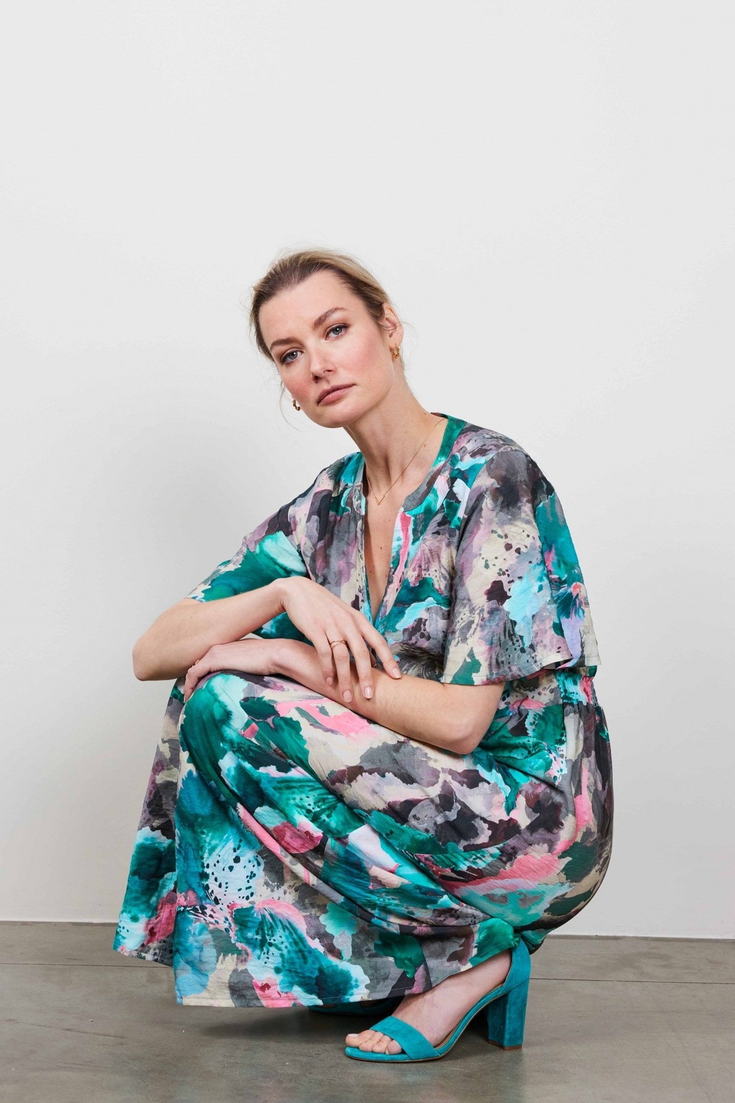 DRESS NOVA IN LIGHT GREY WITH DREAMSCAPE PRINT 2