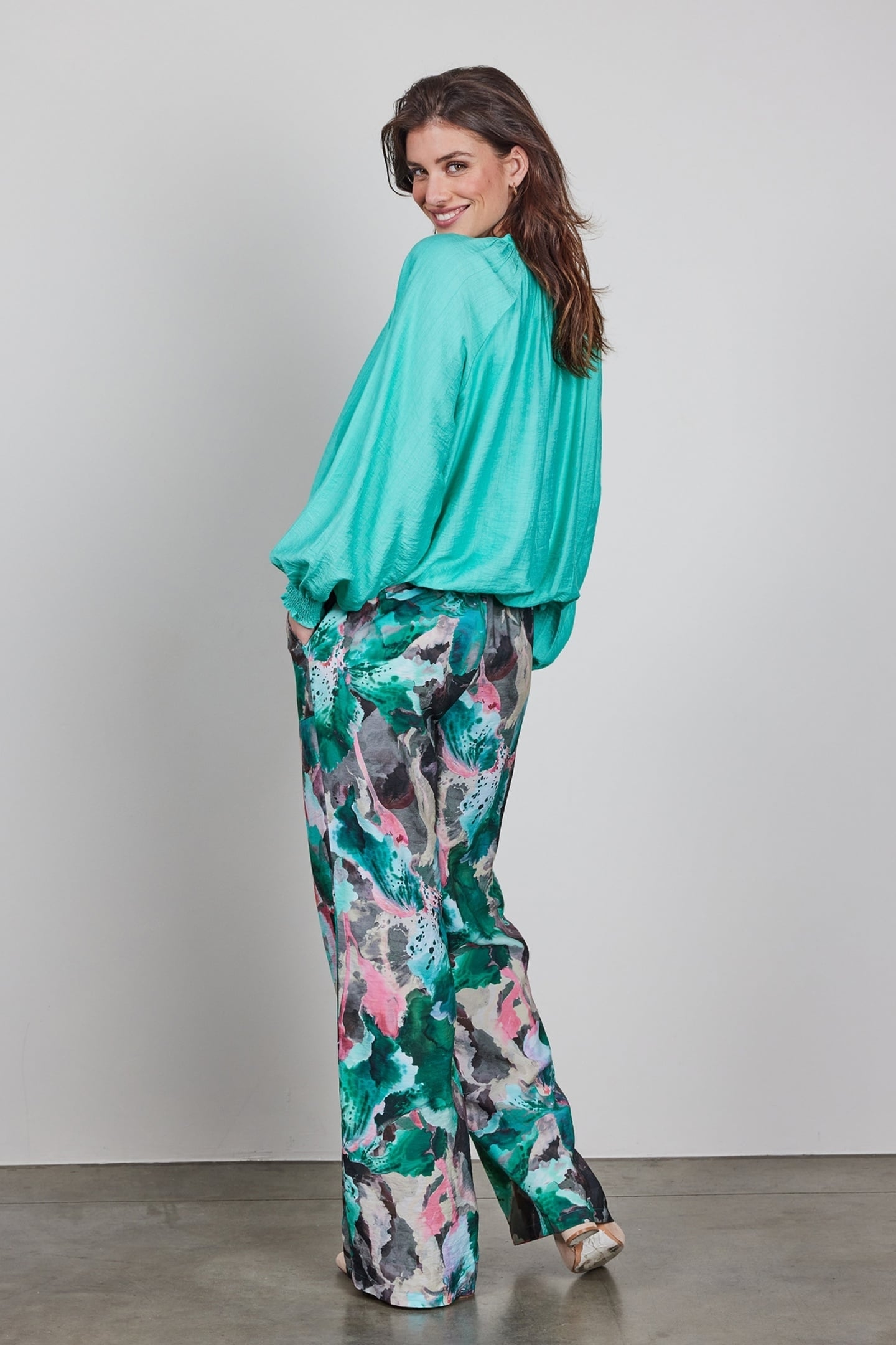 PRINTED PANTS BREEZER IN LIGHTGREY WITH DREAMSCAPE PRINT 4