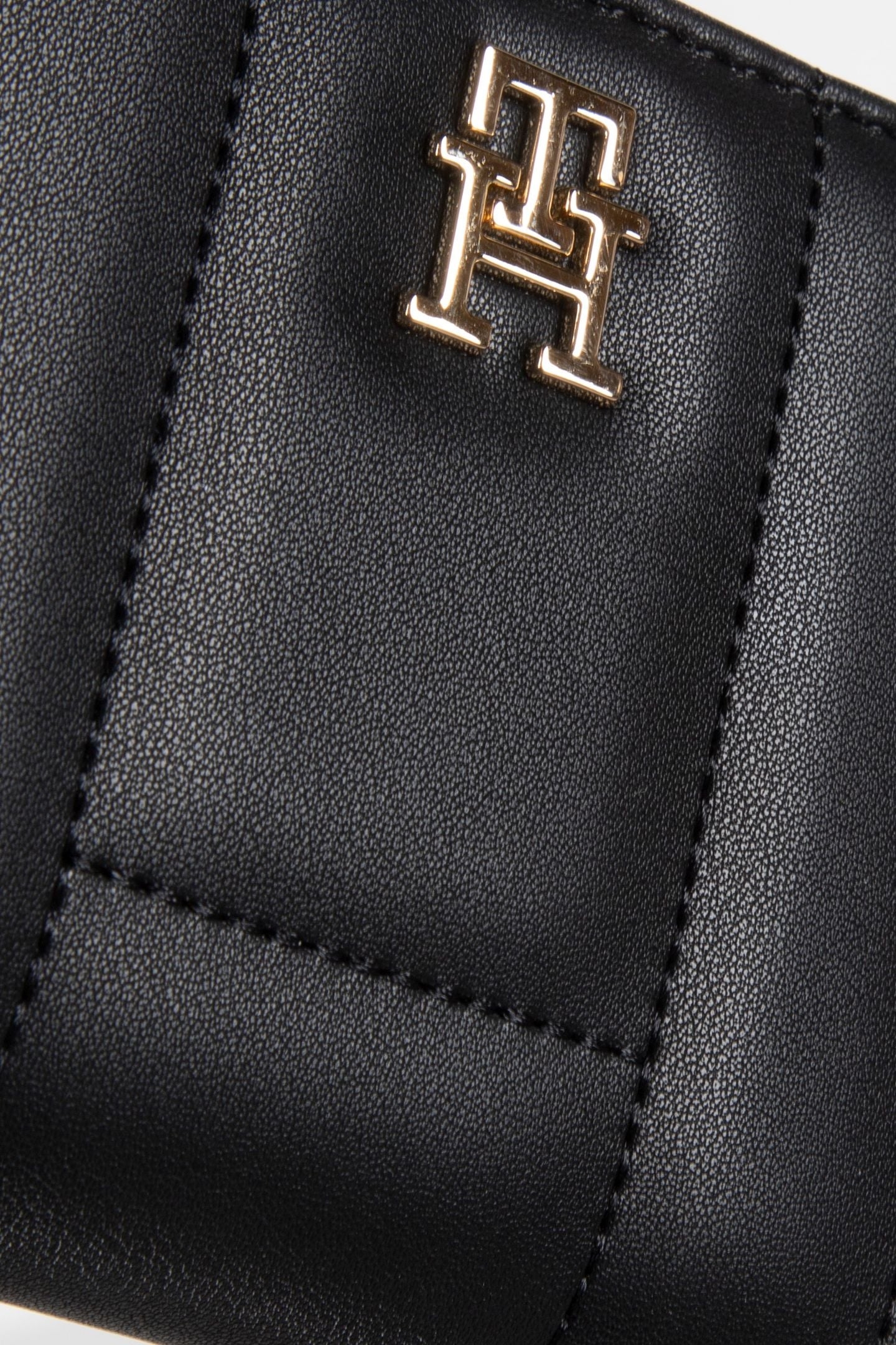 FEMININE ZIP AROUND WALLET BLACK 5