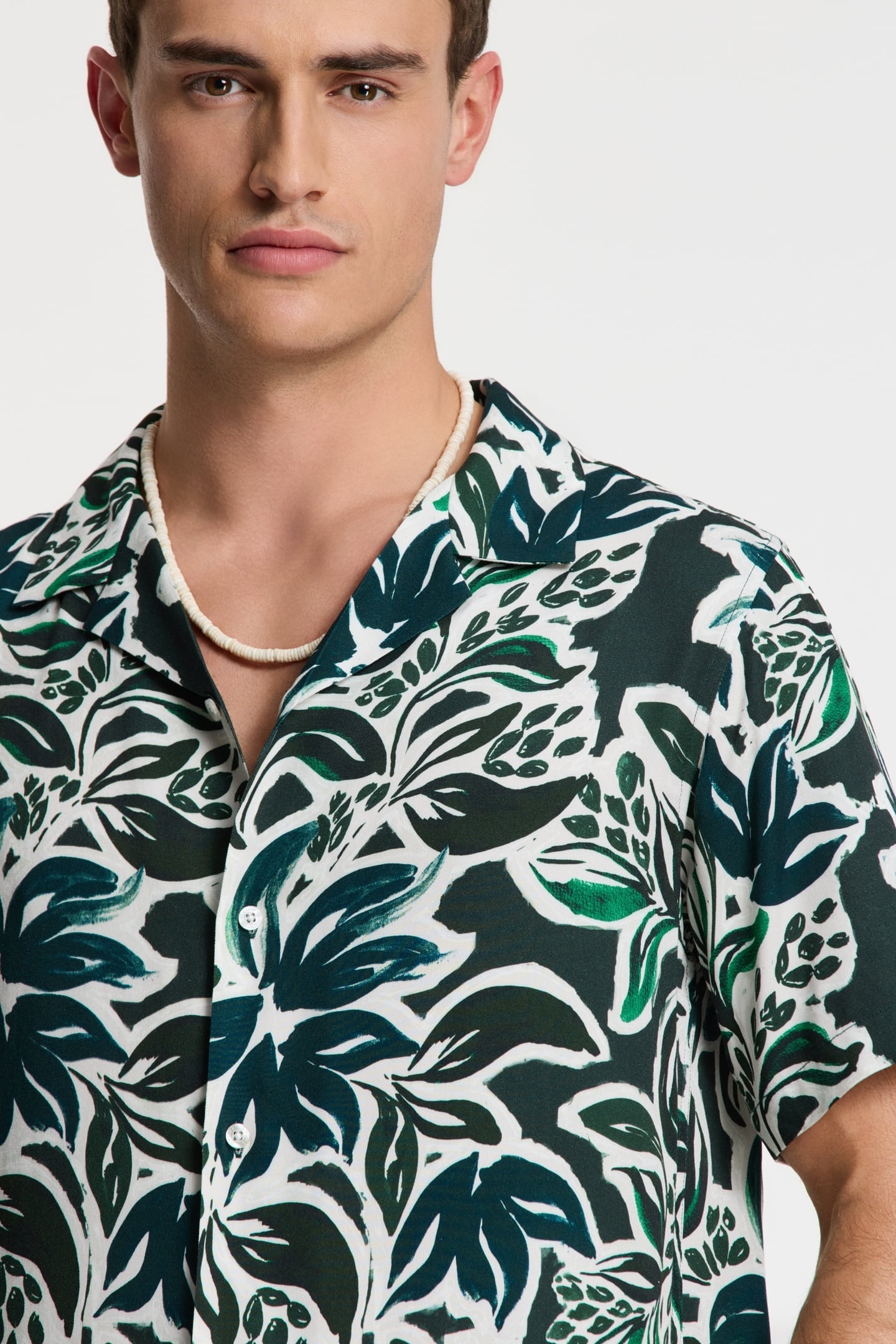 VIC SHORT SLEEVE SHIRT FLORAL LEAFS GREEN FLORAL LEAVES 2