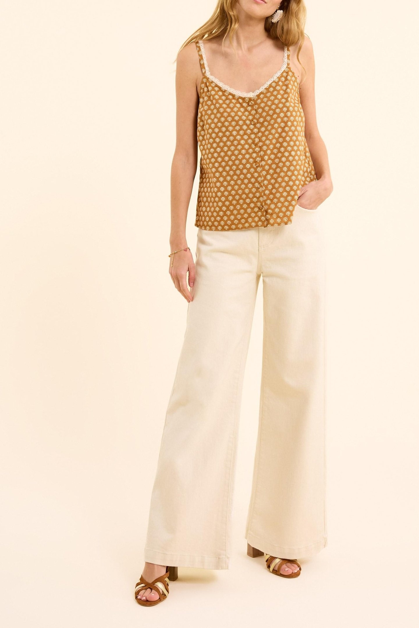 CAMEL FLORAL HEART TOP OCHRE 2