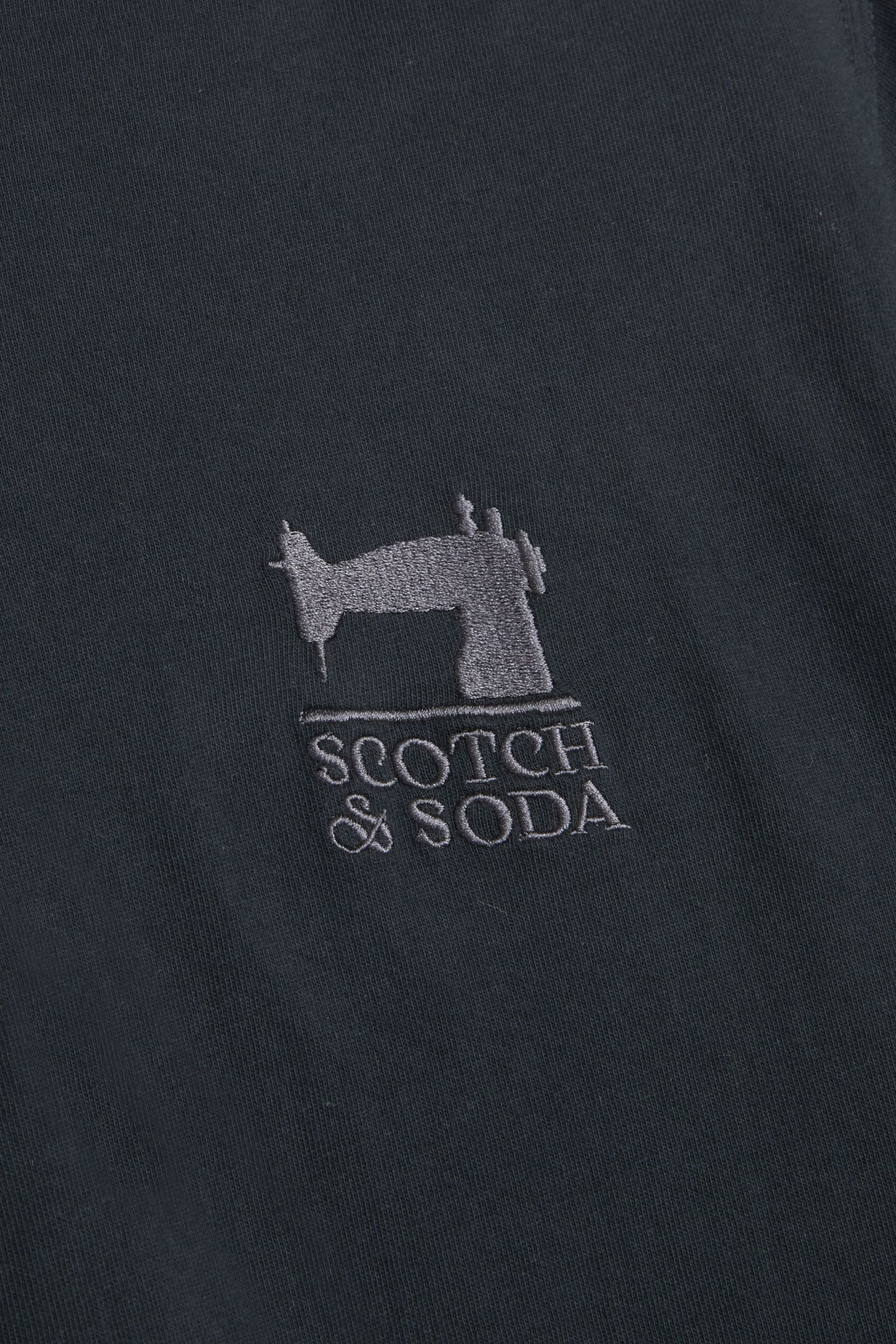 SS DOUBLE NECK GRAPHIC TEE BLACK/RED 3