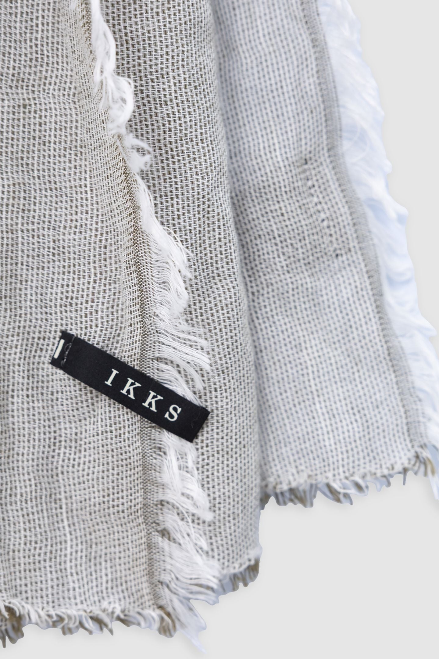 KHAKI SEMI-PLAIN SCARF WITH FRINGED EDGES 4