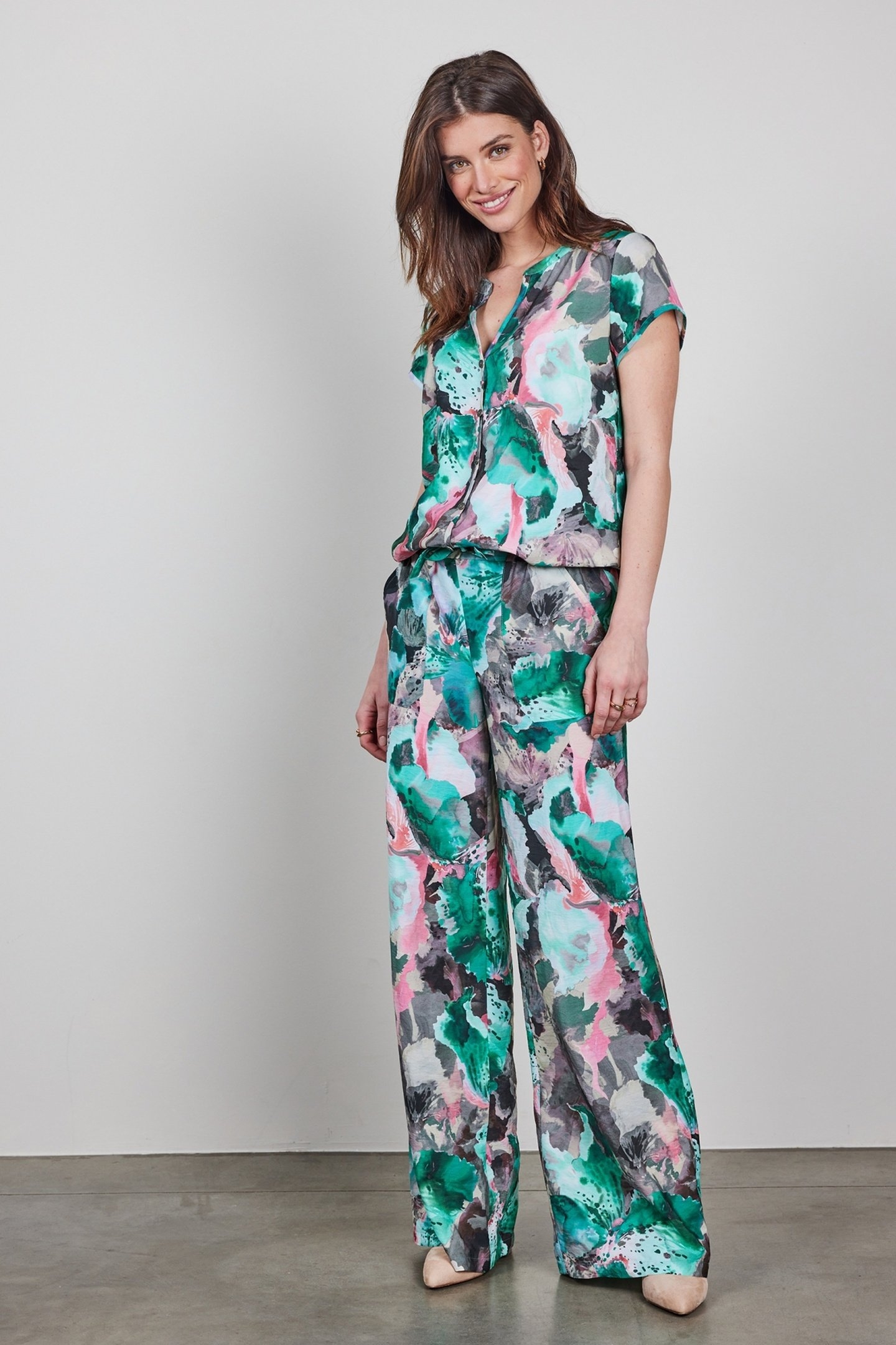 BLOUSE HARPER SHORT SLEEVE IN LIGHT GREY WITH DREAMSCAPE PRI 2