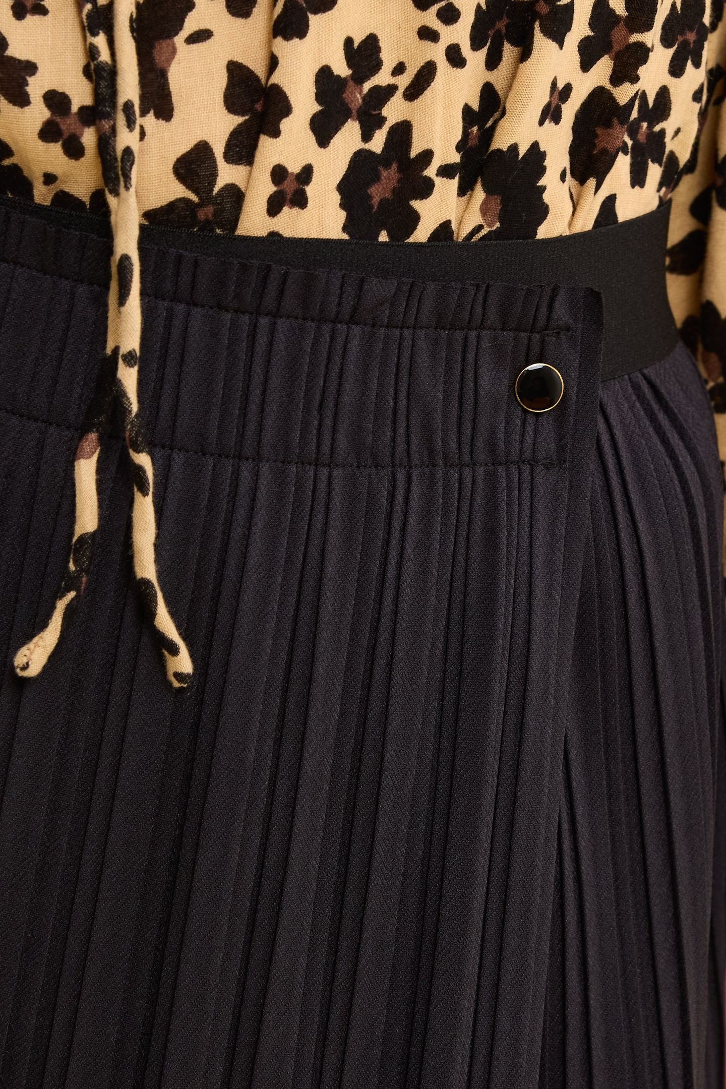 BLACK PLEATED WRAPAROUND MIDI SKIRT BLACK 8