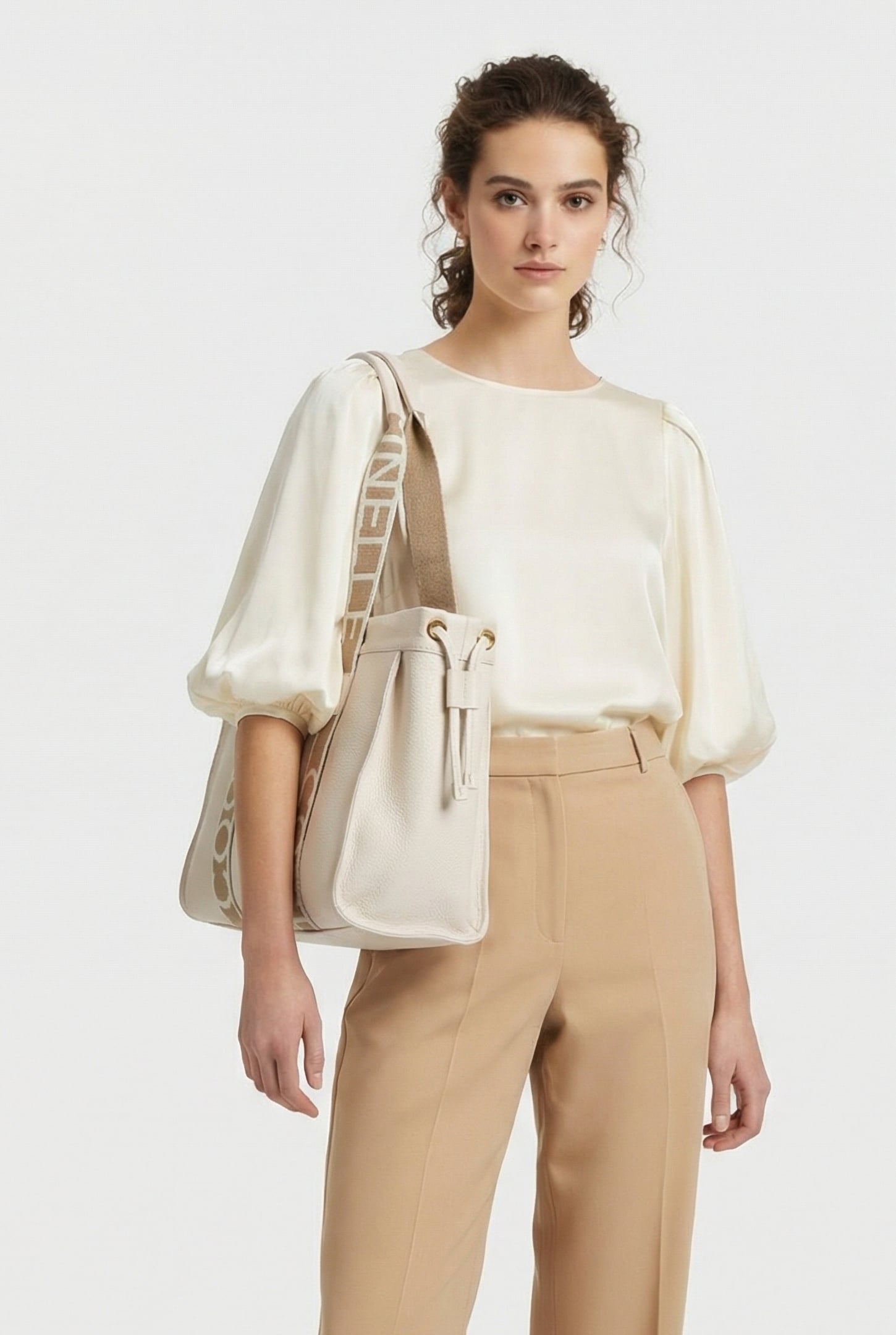 GRAINED LEATHER SIGNATURE TOTE BAG 1