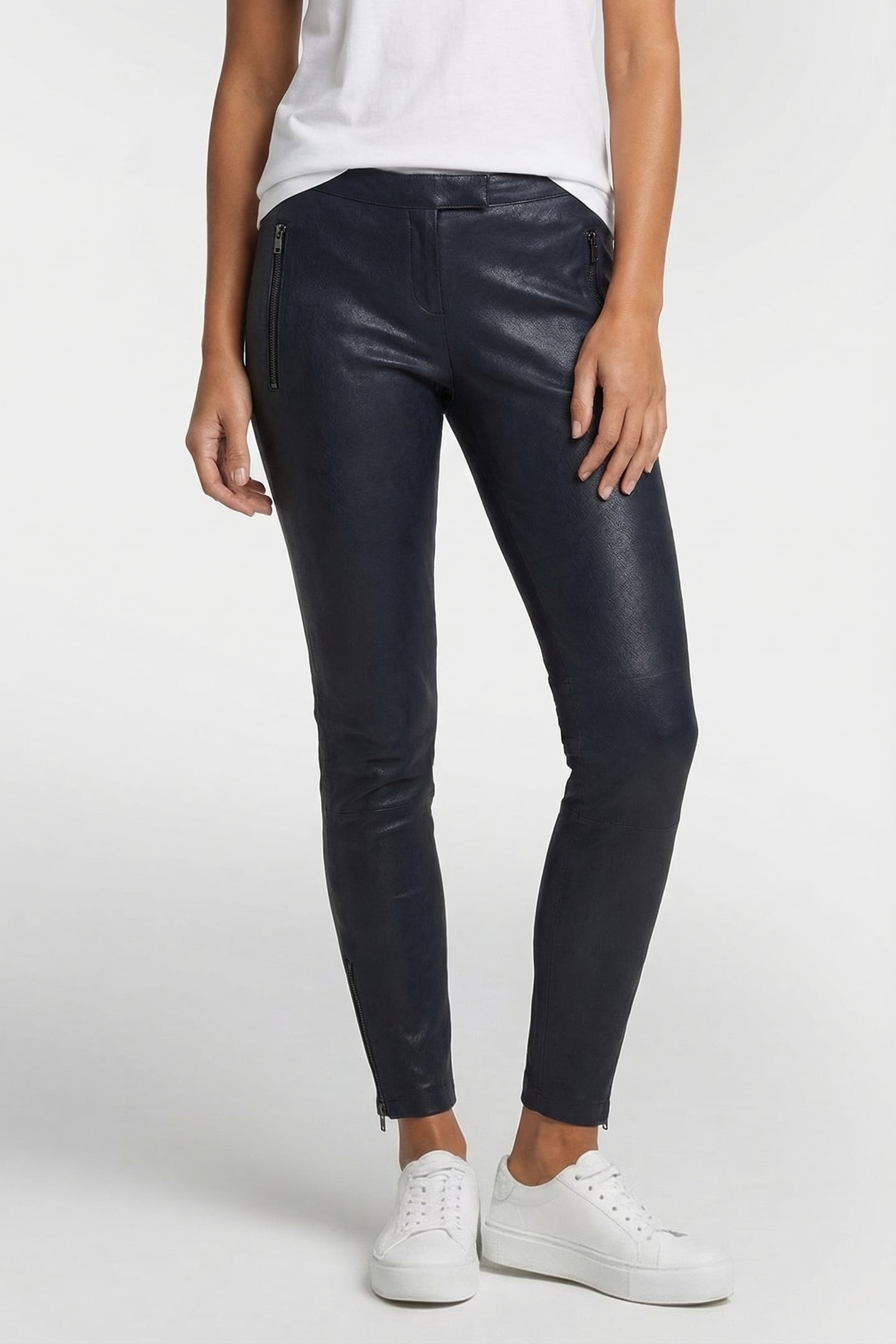 VANESSA DARK NIGHT 1