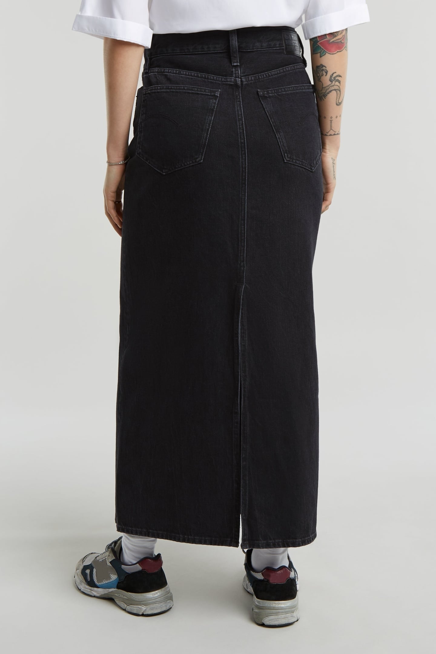 VIKTORIA LONG SKIRT WORN IN BLACK OBSIDIAN 3