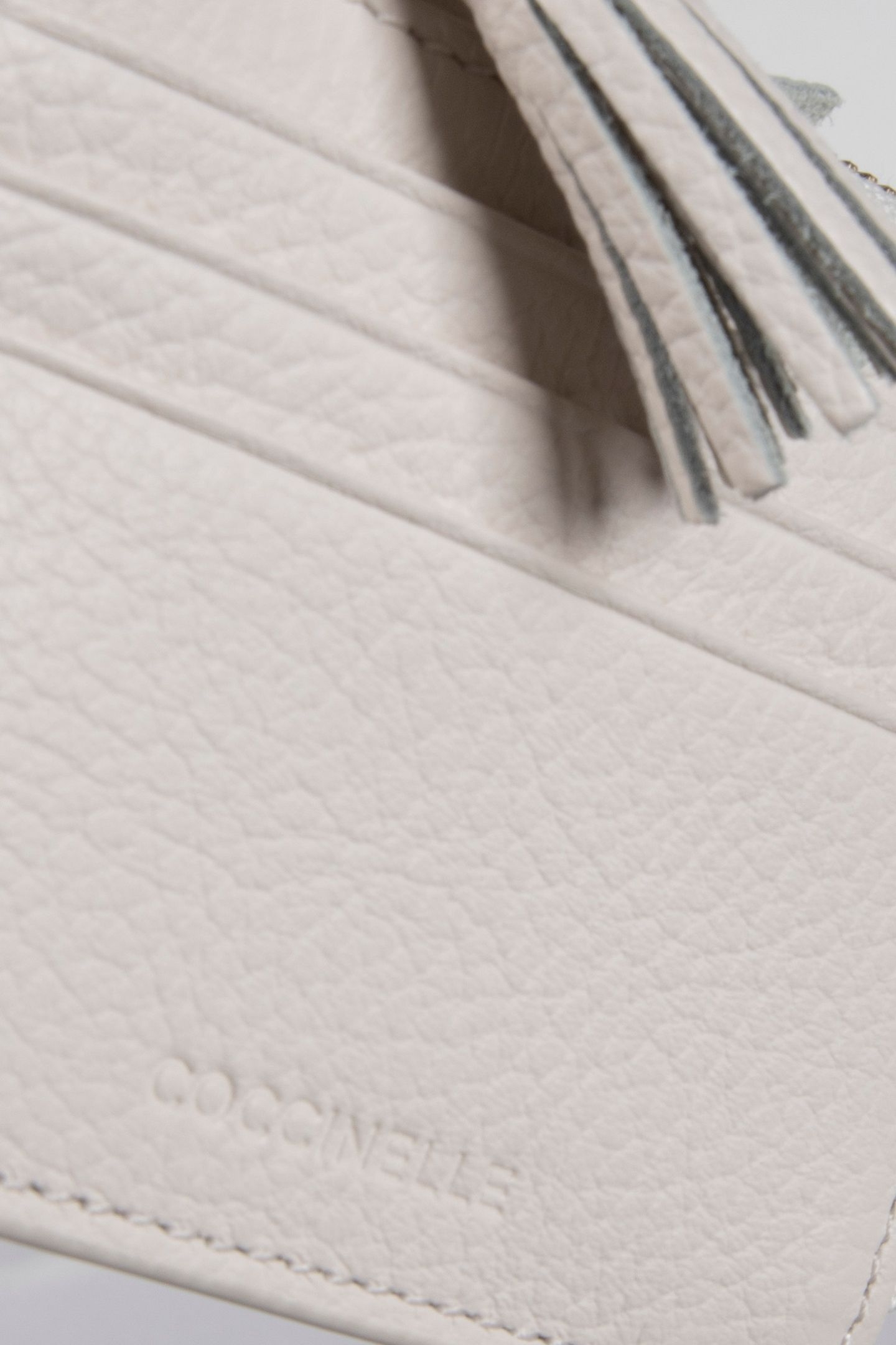 WHITE PURSE IN WHITE 4