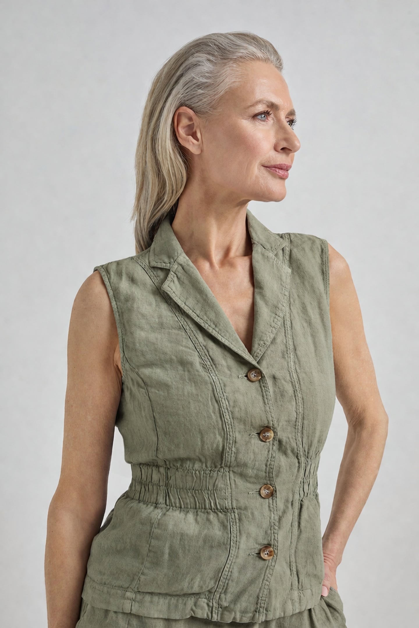 JAAP GILET LIGHT OLIVE 2