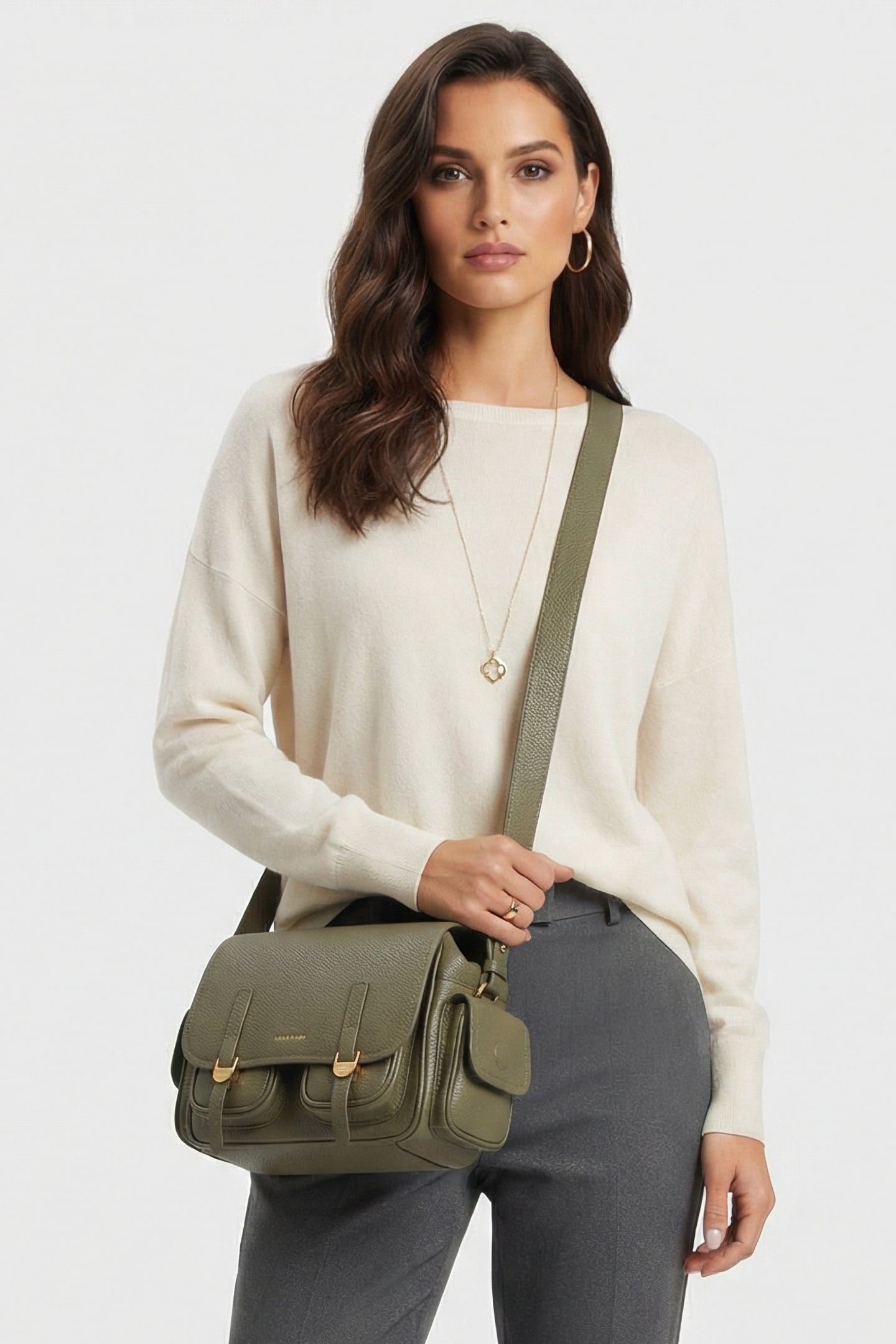 LEATHER CROSS BODY BAG WITH POCKETS IN GREEN 1