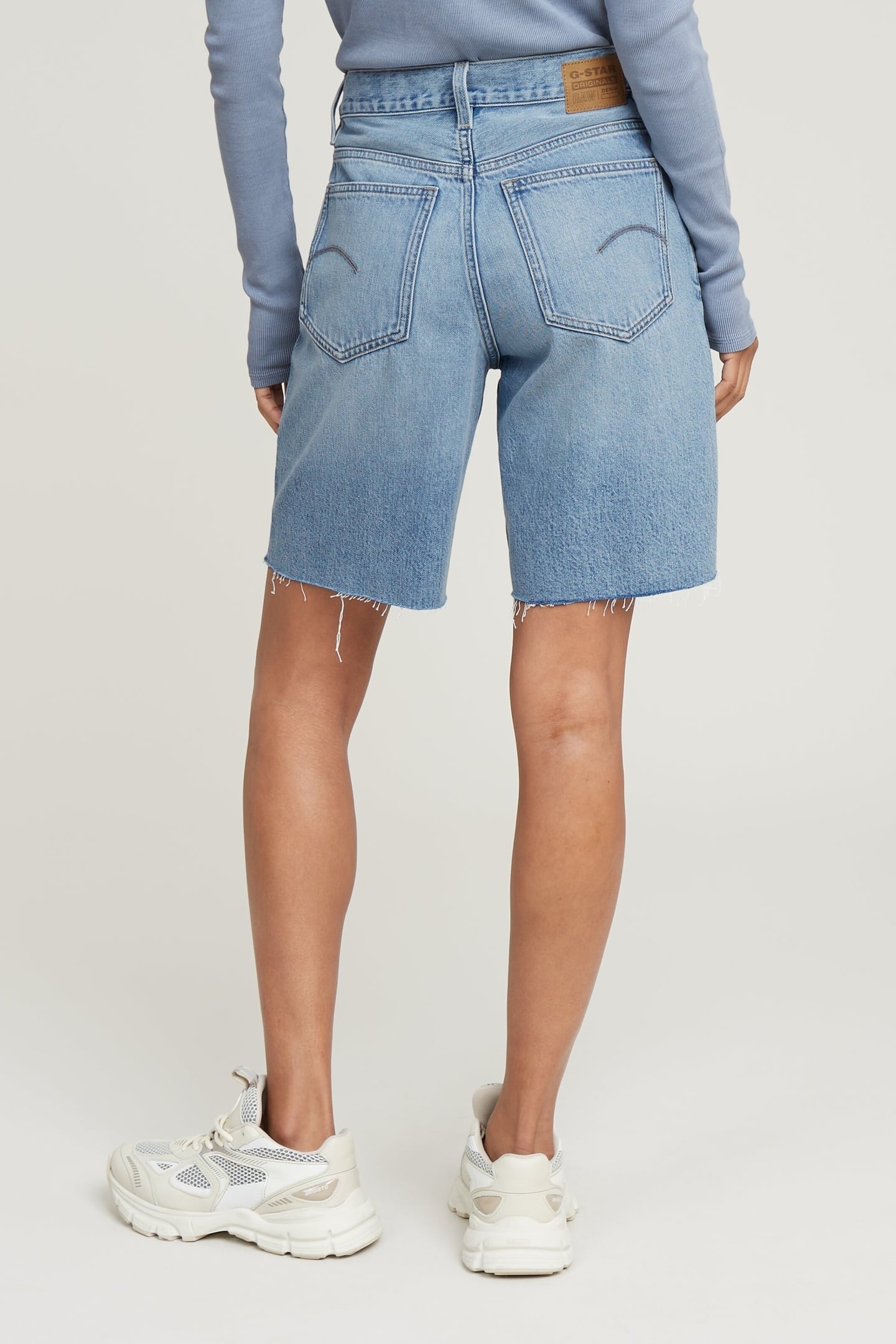 VIKTORIA BERMUDA SHORT RAW EDGE SUN FADED BLUE CAPE 3