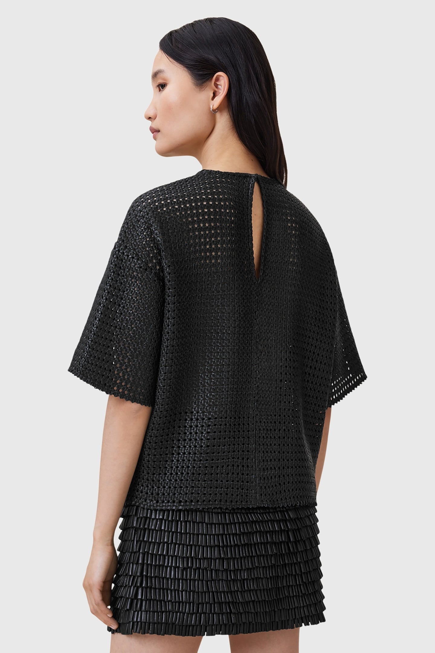 NESSA LEA TEE BLACK 4