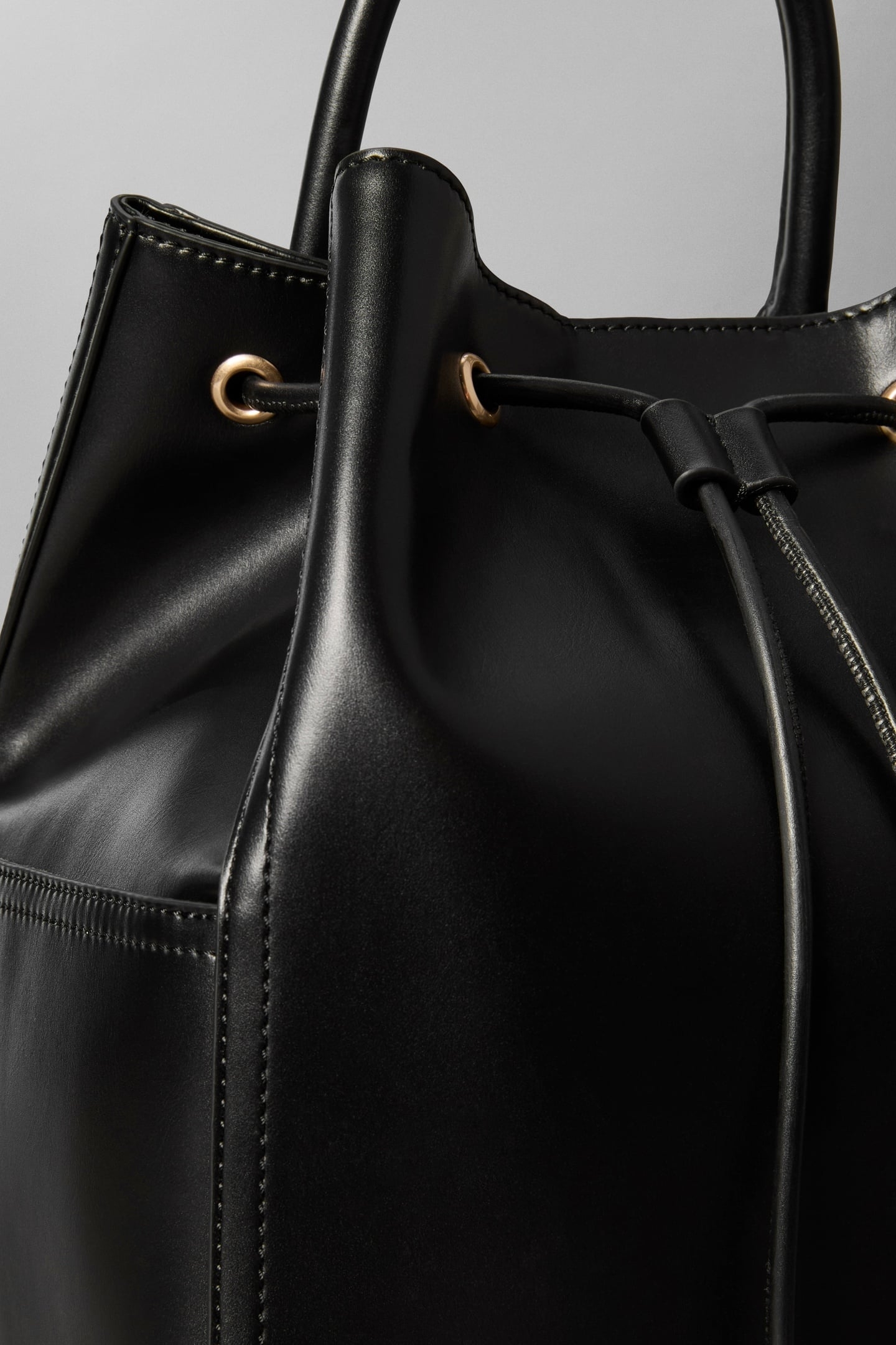 DRAWSTRING BACKPACK BLACK/ANTIQUE LIGHT GOLD 5