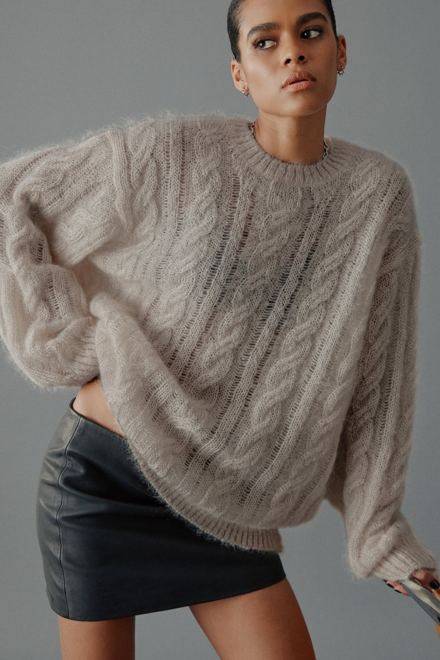 THE LIGHT OVERSIZED CABLE KNITTED SWEATER 2