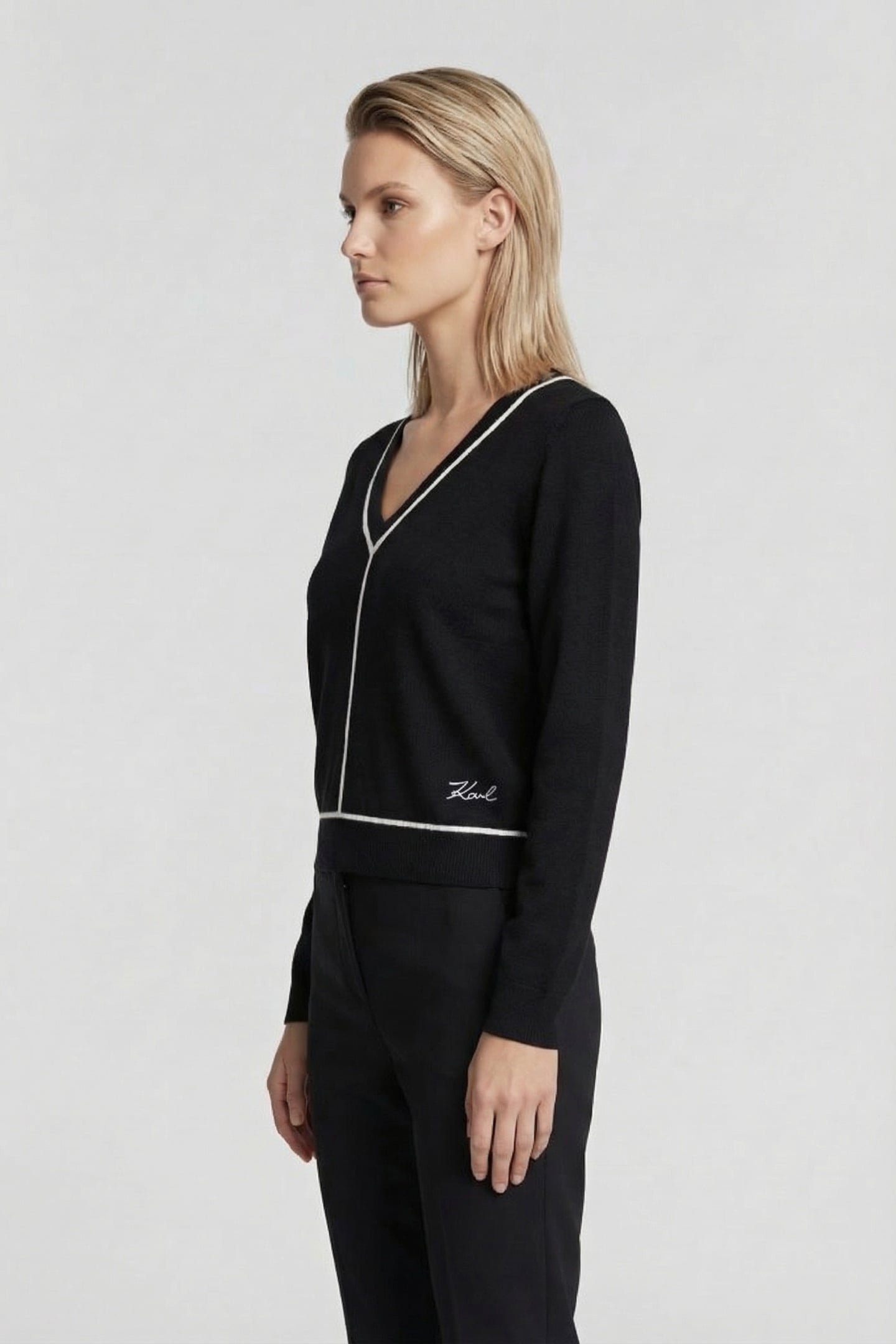 BLACK CONTRAST PIPING V-NECK SWEATER 3