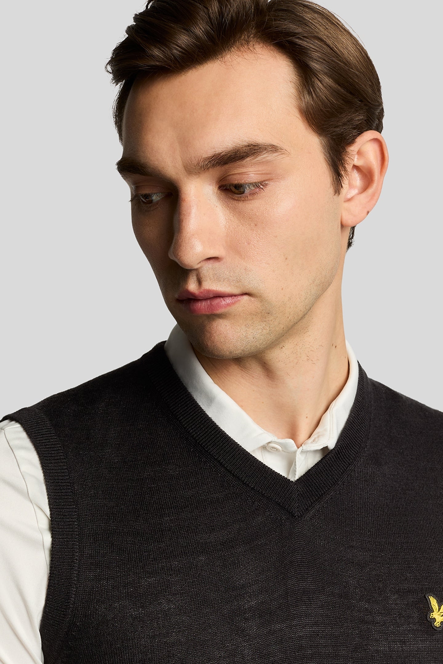 MERINO BLEND KNITTED V-NECK VEST JET BLACK 5