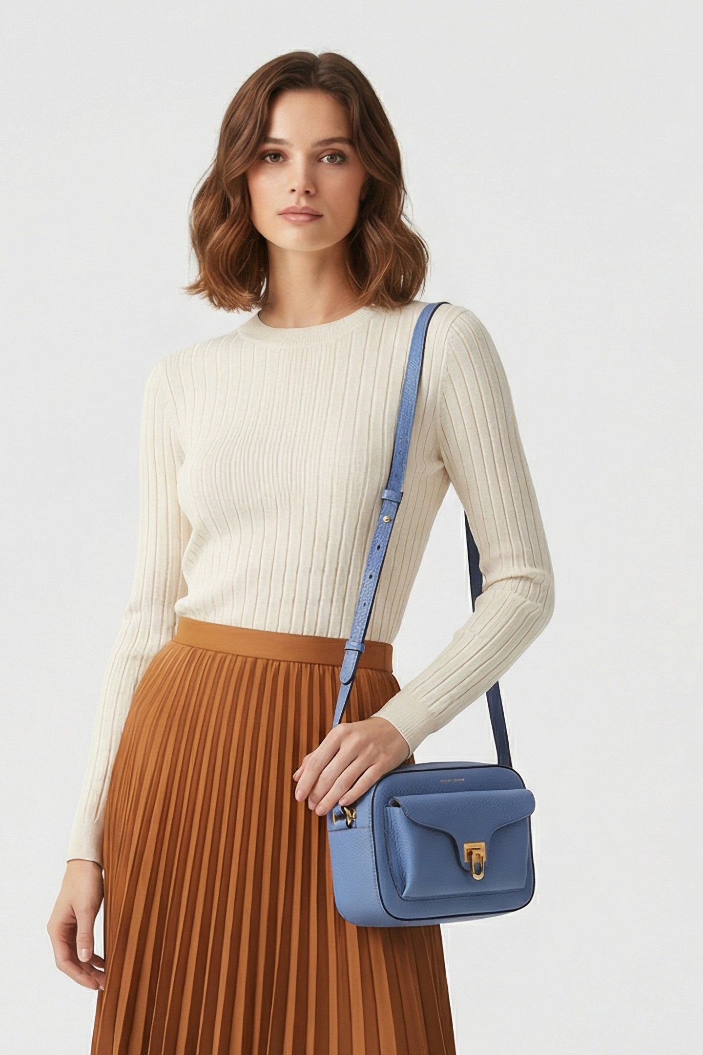 COCCINELLE BEAT SOFT AZUL 1