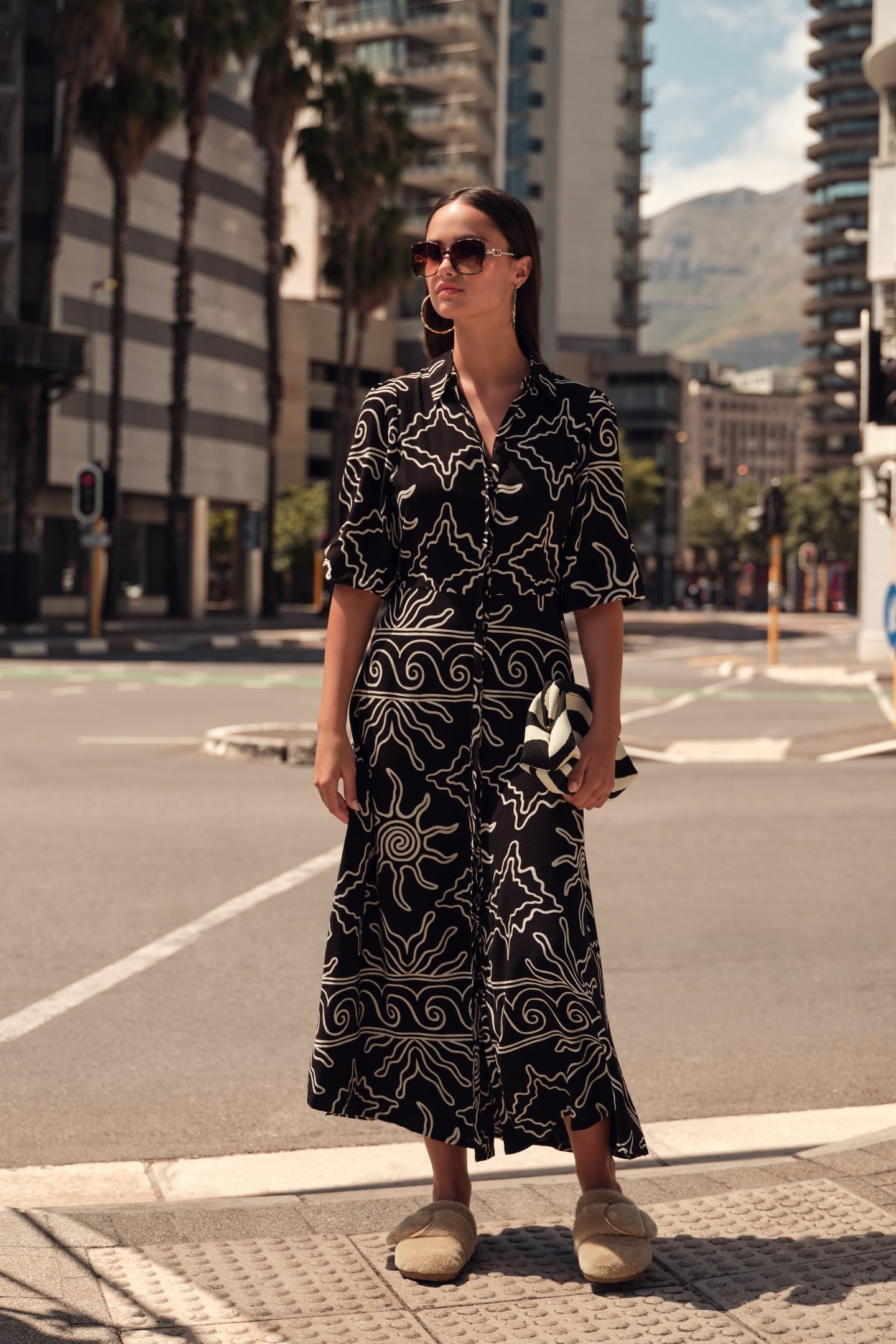 LA-SBTHIRTY LONG DRESS BLACK/WHITE 1