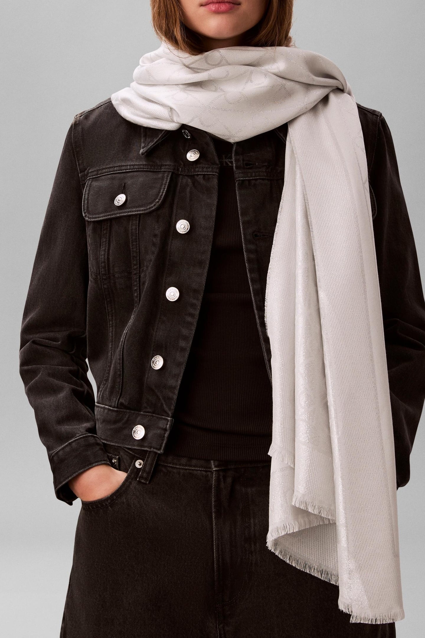 EMBLEM SHINE SIGNATURE SCARF CHATEAU GRAY 1