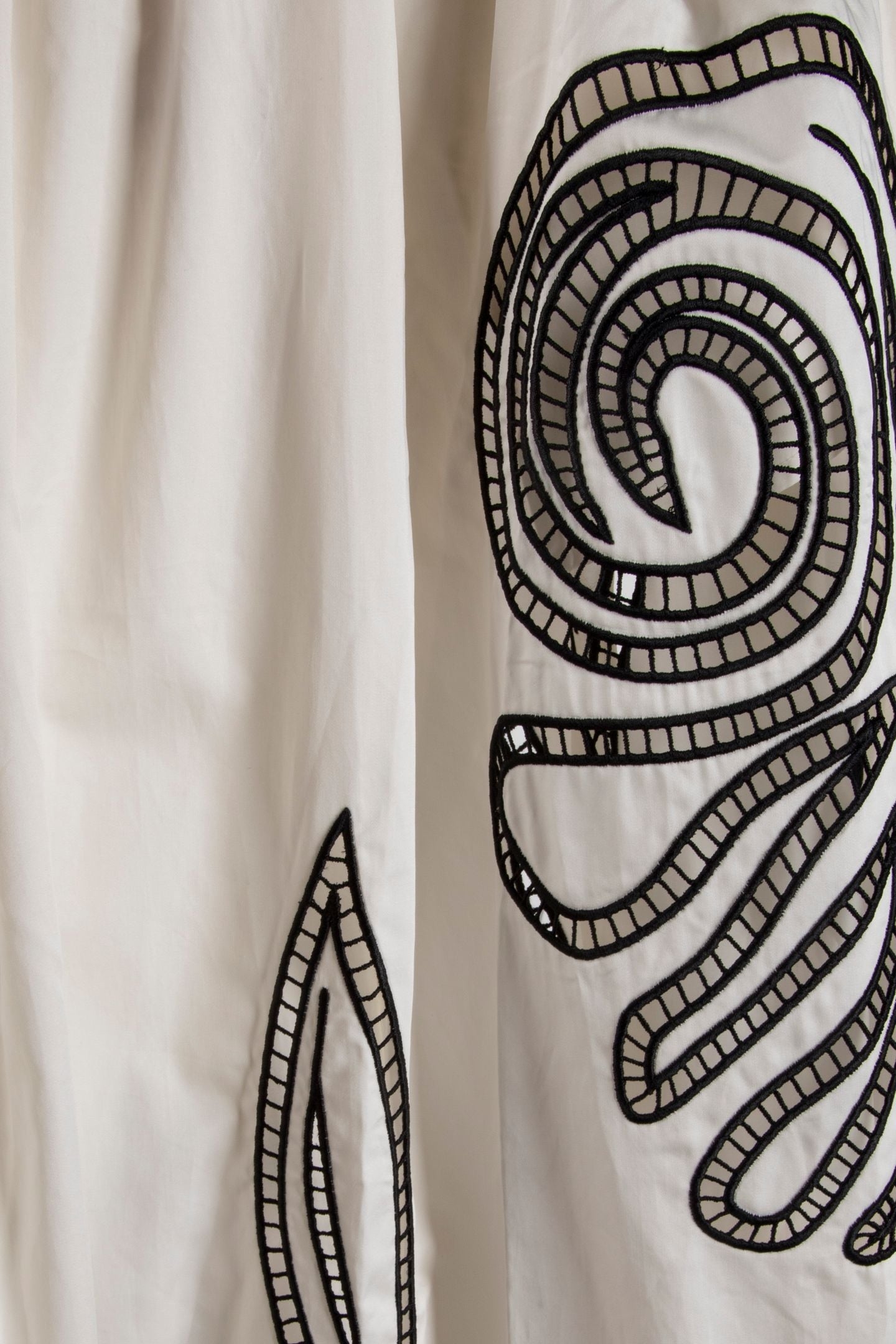 WIN EMBROIDERY WHITE 5