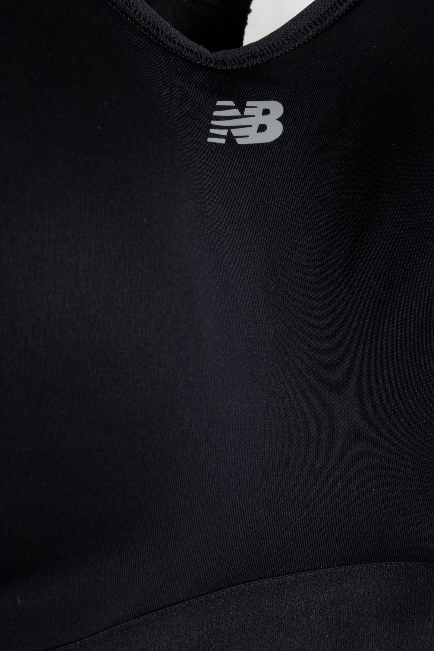 NB ESSENTIAL RUN BRA BLACK 4