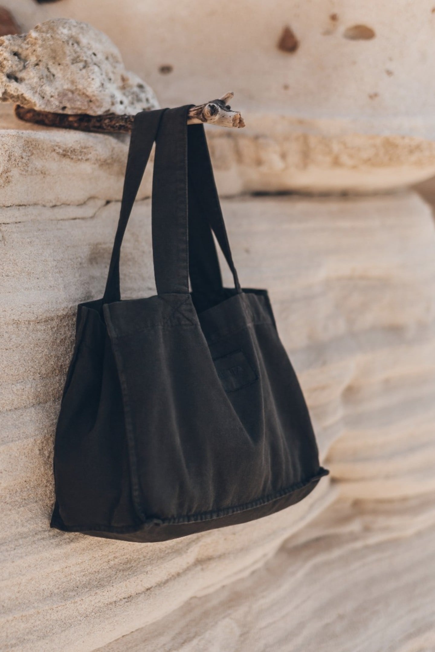THE CHARCOAL CANVAS BAG BLACK 3