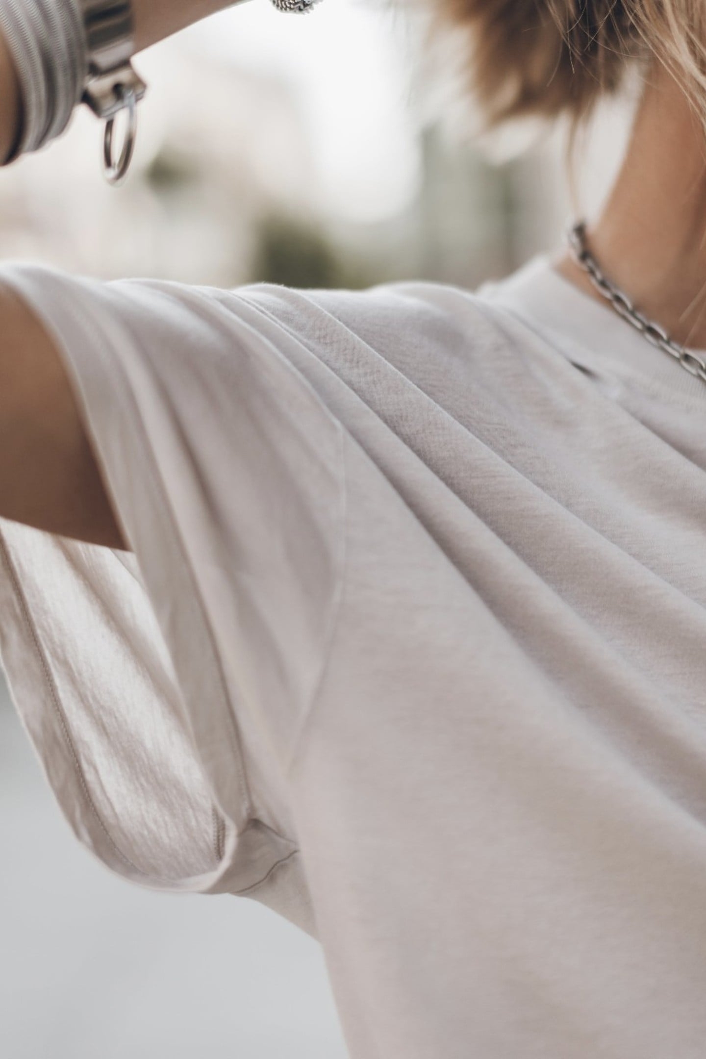 THE LIGHT BASE T-SHIRT WHITE 2