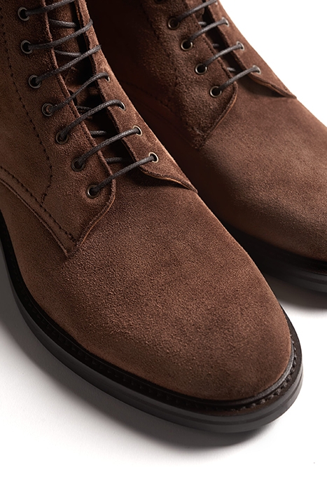 BROWN LACE-UP BOOT 6