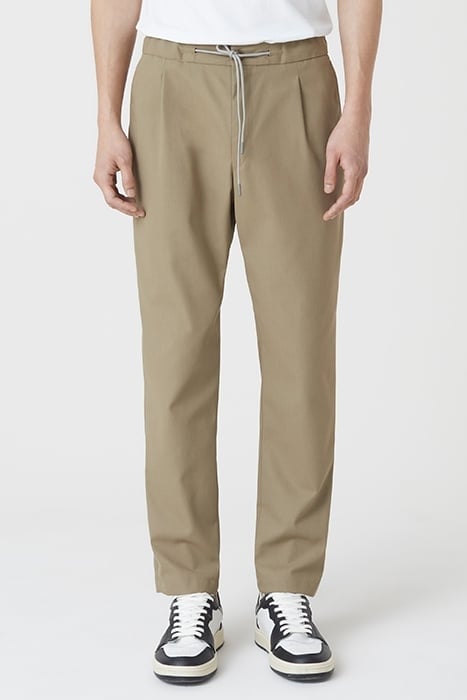 CLOSED MEN VIGO TAPERED PANTS AFRICAN SAND 1