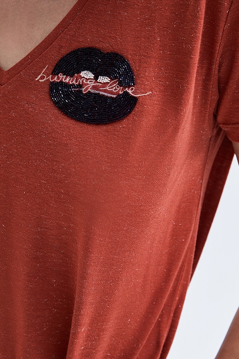 TOMETTE RED GLITTERY T-SHIRT, EMBROIDERED LIPS 5