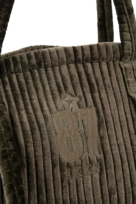 KHAKI OVERSIZED QUILTED VELVET TOTE BAG 5