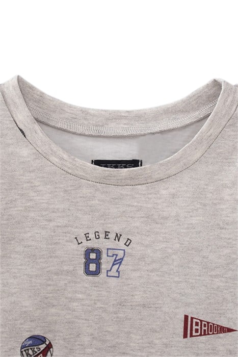 BOYS’ GREY ALL-OVER BADGES ORGANIC COTTON T-SHIRT 3