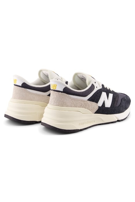 U997RMC SNEAKERS IN PHANTOM 4