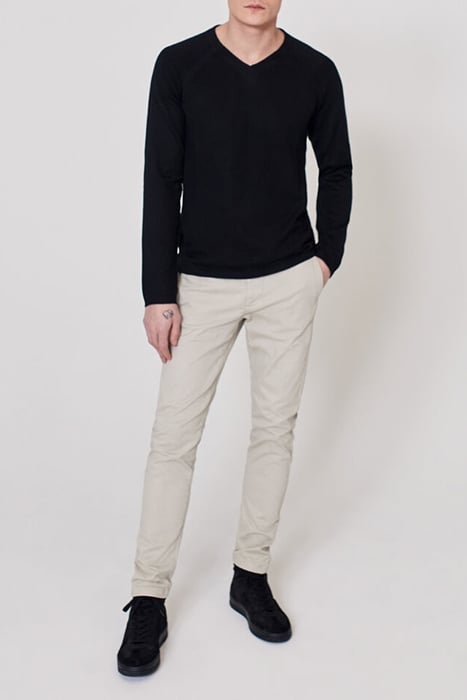 BLACK V-NECK JUMPER 3