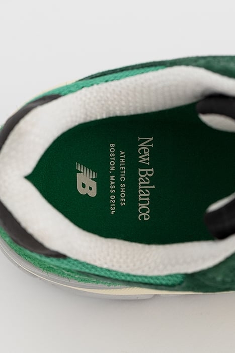 M990GG3 SNEAKERS IN GREEN 8