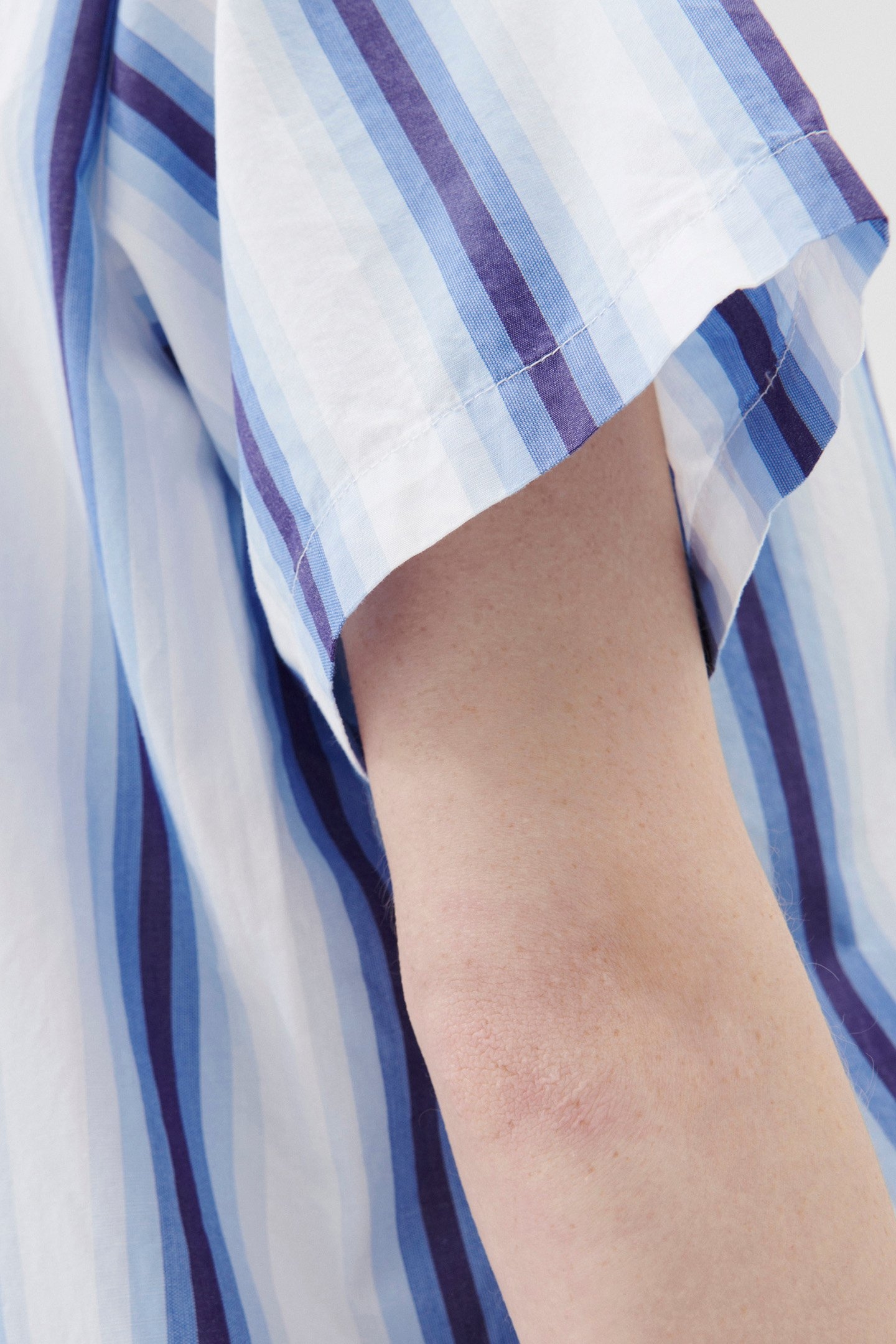 UNISEX POPLIN, SHORT SLEEVE SHIRT BLUE MARQUEE 2