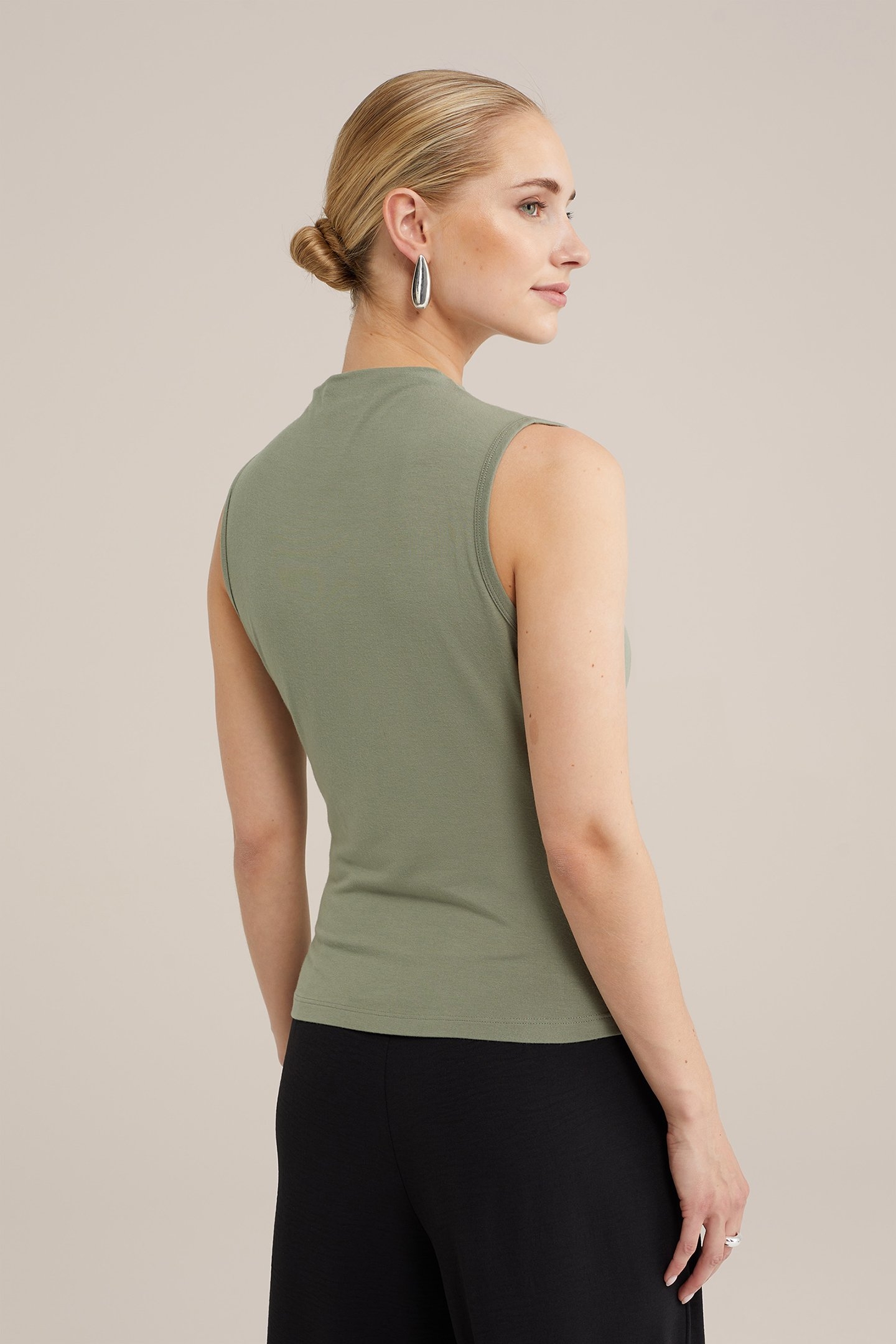 SINGLET LIGHT GREEN 2