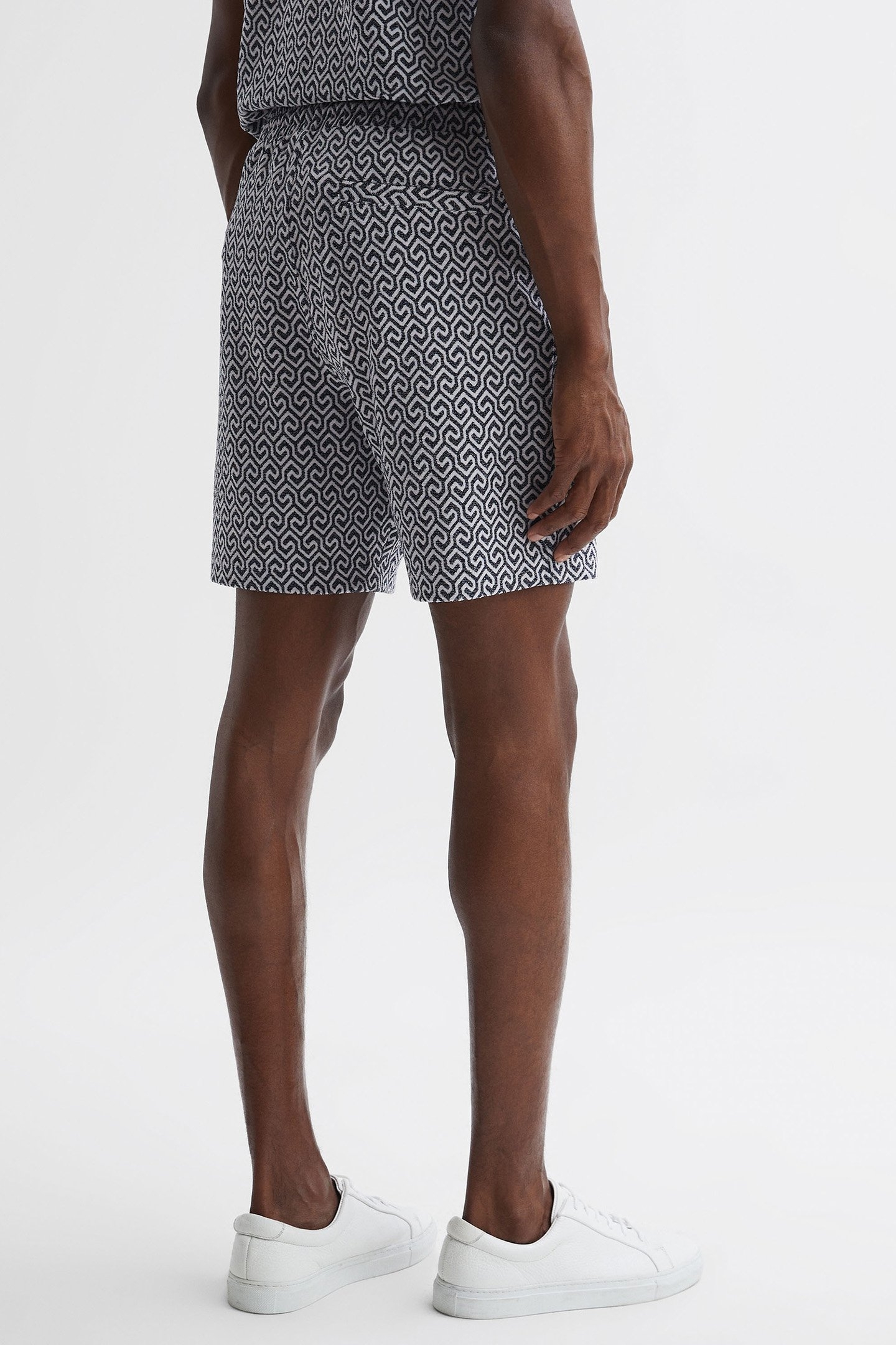 JACQUARD PRINT SHORT NAVY/WHITE 2