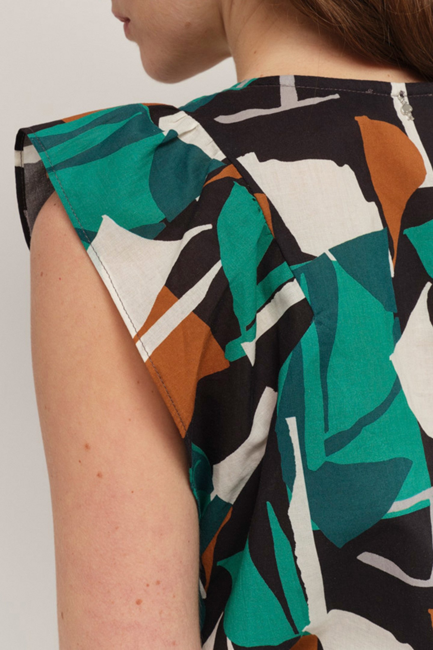 CANDLE - GREEN GRASS TOP WITH ARTY ABSTRACTION PRINT GREEN 5